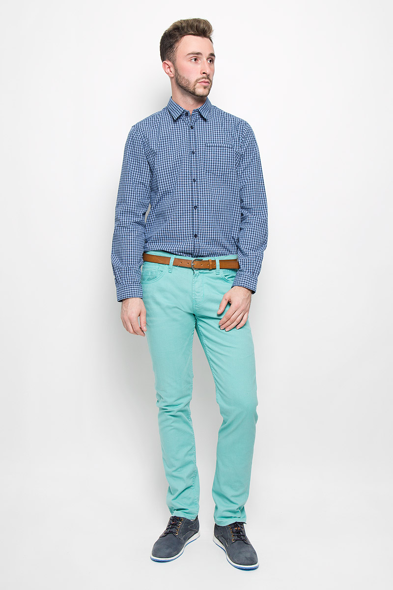 Брюки мужские Tom Tailor Denim Aedan, цвет: зеленый. 6404273.00.12_7720. Размер 30-34 (46-34)6404273.00.12_7720 Брюки мужские Tom Tailor Denim Aedan, цвет: зеленый. 6404273.00.12_7720. Размер 30-34 (46-34)6404273.00.12_7720Стильные мужские брюки Tom Tailor Denim Aedan, выполненные из эластичного хлопка высочайшего качества, необычайно мягкие и приятные на ощупь, не сковывают движения, обеспечивая наибольший комфорт. Брюки зауженного кроя и средней посадки застегиваются на пуговицу в поясе и ширинку на молнии, имеются шлевки для ремня. Спереди модель оформлена двумя втачными карманами с косыми срезами и одним маленьким накладным кармашком, а сзади - двумя накладными карманами. Брюки дополнены ремнем контрастного цвета длиной 106 см. Эти модные и в тоже время комфортные брюки послужат отличным дополнением к вашему гардеробу.