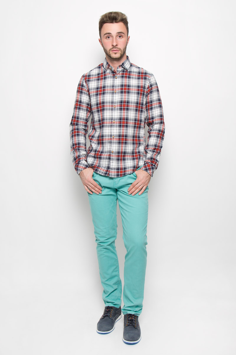 Рубашка мужская Tom Tailor Denim, цвет: темно-синий, белый, красный. 2032409.00.12_4681. Размер XL (52)2032409.00.12_4681 Рубашка мужская Tom Tailor Denim, цвет: темно-синий, белый, красный. 2032409.00.12_4681. Размер XL (52)2032409.00.12_4681Мужская рубашка Tom Tailor Denim выполнена из натурального хлопка. Материал изделия легкий, тактильно приятный, не сковывает движения и хорошо пропускает воздух.Приталенная рубашка с отложным воротником и длинными рукавами застегивается спереди на пуговицы по всей длине. На манжетах также предусмотрены застежки-пуговицы. Оформлена модель принтом в клетку.Такая рубашка будет дарить вам комфорт в течение всего дня и станет стильным дополнением к вашему гардеробу.