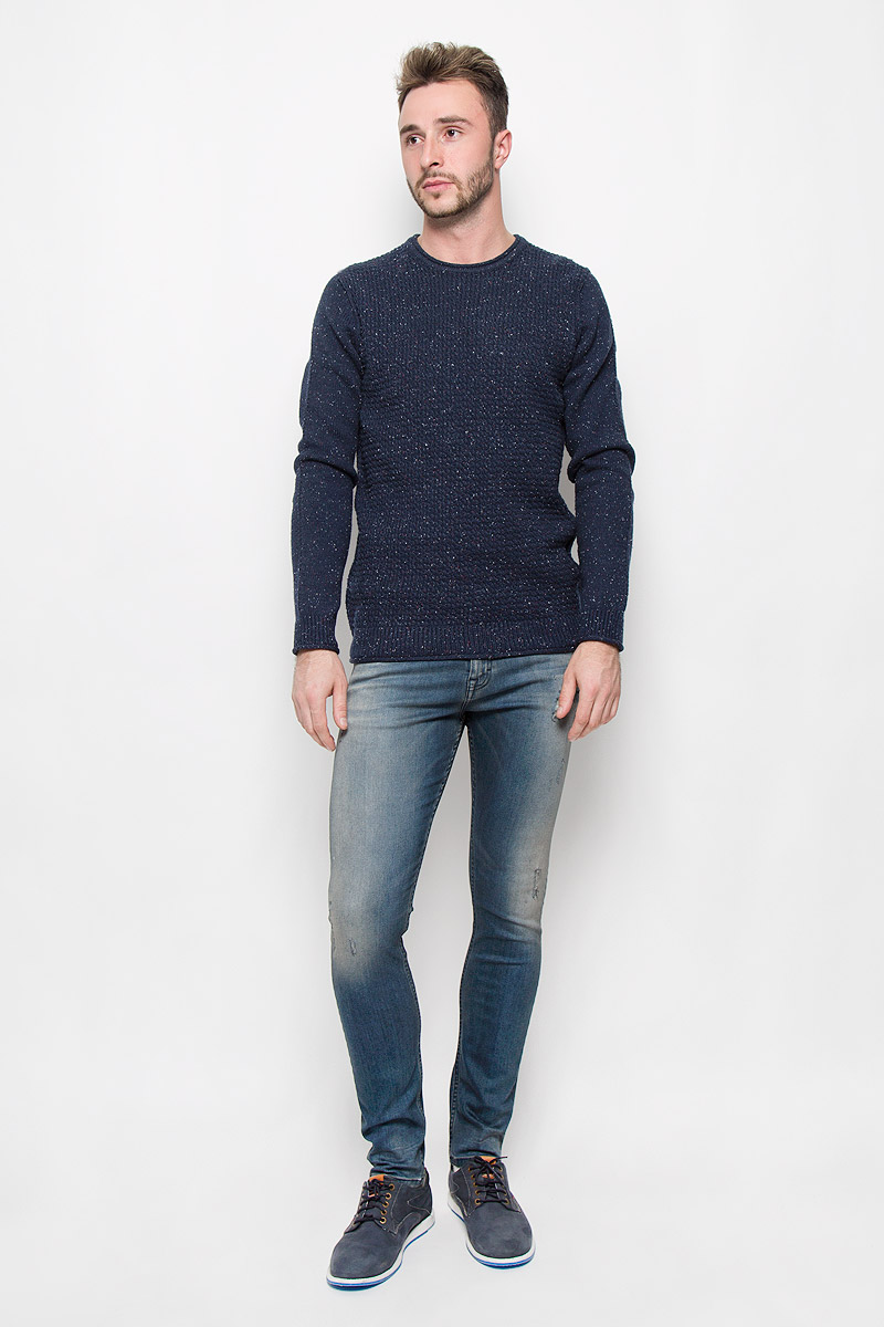 Джемпер мужской Calvin Klein Jeans, цвет: темно-синий. J30J301029_4960. Размер L (48/50)A16-22037_621 Джемпер мужской Calvin Klein Jeans, цвет: темно-синий. J30J301029_4960. Размер L (48/50)A16-22037_621Мужской джемпер Calvin Klein Jeans, выполненный из высококачественной пряжи, станет стильным дополнением к вашему образу. Материал изделия очень мягкий и тактильно приятный, не стесняет движений, хорошо пропускает воздух.Джемпер с круглым вырезом горловины и длинными рукавами. Вырез горловины, манжеты и низ модели связаны резинкой с эффектом необработанного края.Джемпер - идеальный вариант для создания образа в стиле Casual. Он подарит вам уют и комфорт в течение всего дня.