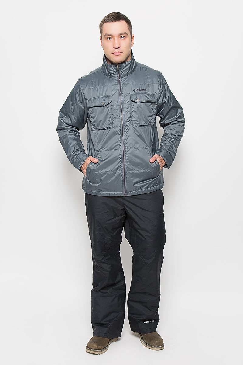 Куртка мужская Columbia Upper Barron Jacket, цвет: темно-серый. 1693921-053. Размер XL (52/54)1693921-053 Куртка мужская Columbia Upper Barron Jacket, цвет: темно-серый. 1693921-053. Размер XL (52/54)1693921-053Отличная мужская куртка Columbia Upper Barron Jacket, выполненная из нейлона, незаменимая вещь в прохладную погоду. Подкладка, выполненная их нейлона, оснащена технологией терморегуляции Thermal Coil - технология отражения собственного тепла человека. Изделие дополнено утеплителем из полиэстера. Модель с воротником-стойкой и длинными рукавами застегивается на застежку-молнию с внутренней ветрозащитной планкой. Низ рукавов обработан манжетами на кнопках. Спереди куртка дополнена двумя вместительными прорезными карманами на кнопках и двумя накладными карманами с клапанами на кнопках. С внутренней стороны изделия прорезной кармана на застежке молнии. На груди модель оформлена вышитым логотипом бренда. Эта потрясающая куртка послужит отличным дополнением к вашему гардеробу!