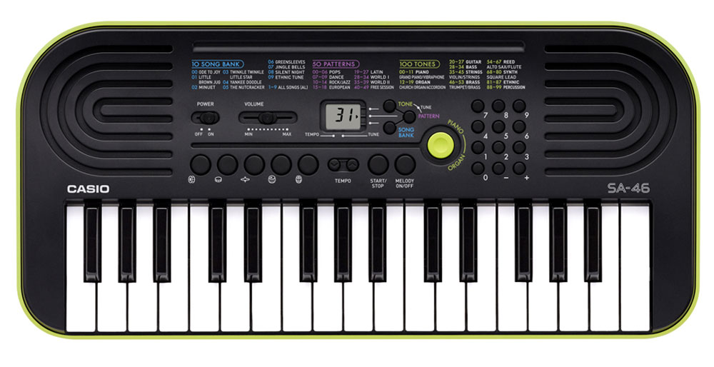 Casio SA-46, Green цифровой синтезаторSA-46 Casio SA-46, Green цифровой синтезаторSA-46Цифровой синтезатор Casio SA-46, несмотря на малый размер и всего лишь 32 клавиши, это не просто игрушка, а полноценный музыкальный инструмент для начинающих. Во-первых, в нем присутствуют солидная 8-ми нотная полифония и прекрасное звучание всех 100 встроенных тембров и 50 стилей. А во-вторых, мини клавиатура данной модели отлично подходит для детских пальчиков.Ваше любимое звучание одним нажатием: кнопка переключения фортепиано / органа дает возможность быстрого выбора звучания. Для переключения достаточно нажать на кнопку.Обширный репертуар из 100 тембров предлагает великолепное качество.Мелодии на каждый вкус: 100 мелодий для разучивания дают возможность освоить разные стили. Наглядно и удобно: ЖК дисплей обеспечивает быстрый доступ ко всем функциям инструмента.Выбери правильный ритм. Барабанные пэды - замечательное введение в мир цифровых ударных инструментов. Пять кнопок, для отдельного барабана или перкуссии облегчают игру ритма и дают возможность солировать одним нажатием. Возможность отключения мелодии - эффективный способ освоить правую руку. Для разучивания предложено 10 композиций.Динамики: 2 x 0,5 Вт