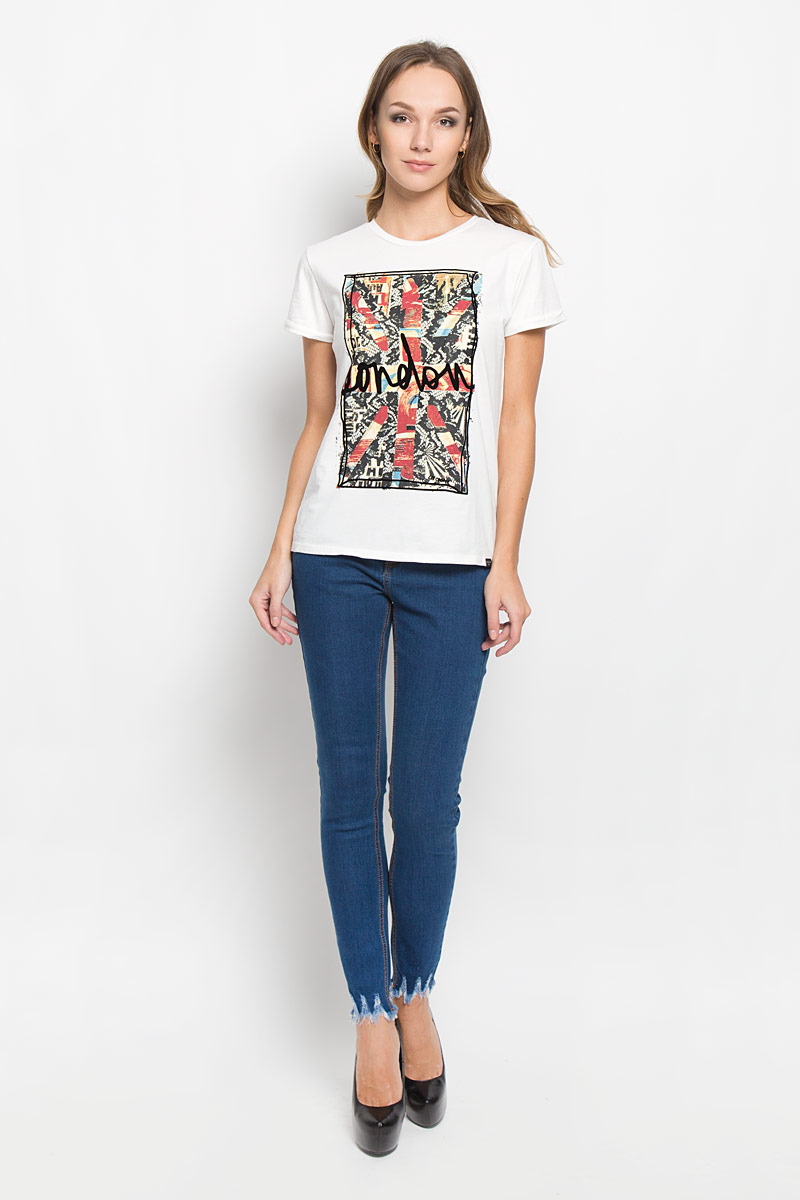 Футболка женская Lee Cooper, цвет: белый. LCHWJ089. Размер M (44)LCHWJ089/OFFWHITE Футболка женская Lee Cooper, цвет: белый. LCHWJ089. Размер M (44)LCHWJ089/OFFWHITEСтильная женская футболка Lee Cooper, выполненная из высококачественного мягкого хлопка, обладает высокой теплопроводностью, воздухопроницаемостью и гигроскопичностью, позволяет коже дышать. Футболка с короткими рукавами и круглым вырезом горловины спереди оформлена оригинальным принтом и бархатной надписью. Эта футболка - идеальный вариант для создания эффектного образа.