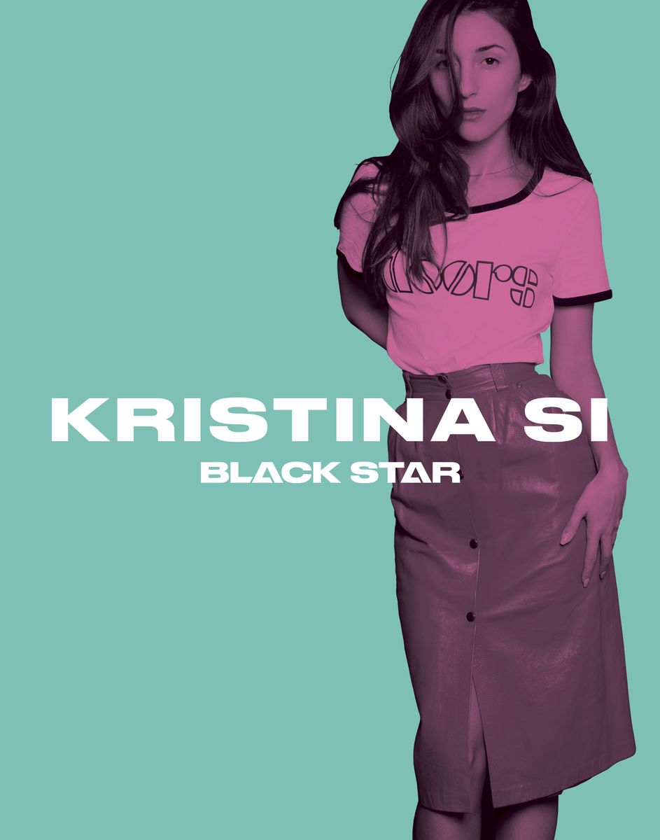 Black Star Тетрадь Kristina Si Я знаю что вы делали прошлым летом 48 листов в клетку978-5-699-91273-5 Black Star Тетрадь Kristina Si Я знаю что вы делали прошлым летом 48 листов в клетку978-5-699-91273-5Тетрадь Black Star Kristina Si. Я знаю, что вы делали прошлым летом… из официальной коллекции с эксклюзивным дизайном подойдет школьнику и студенту.Обложка, выполненная из картона, позволит сохранить тетрадь в аккуратном состоянии на протяжении всего времени использования. Внутренний блок тетради, соединенный двумя металлическими скрепками, состоит из 48 листов белой бумаги. Стандартная линовка в клетку дополнена полями.Kristina Si – уникальная певица, умеющая сочетать вокал и речитатив. У нее несчетное число активных поклонников, любое появление новой работы сопровождается огромным количеством позитивных откликов, практически каждый трек становится хитом. Клип Хочу только на YouTube набрал более 33 млн просмотров.