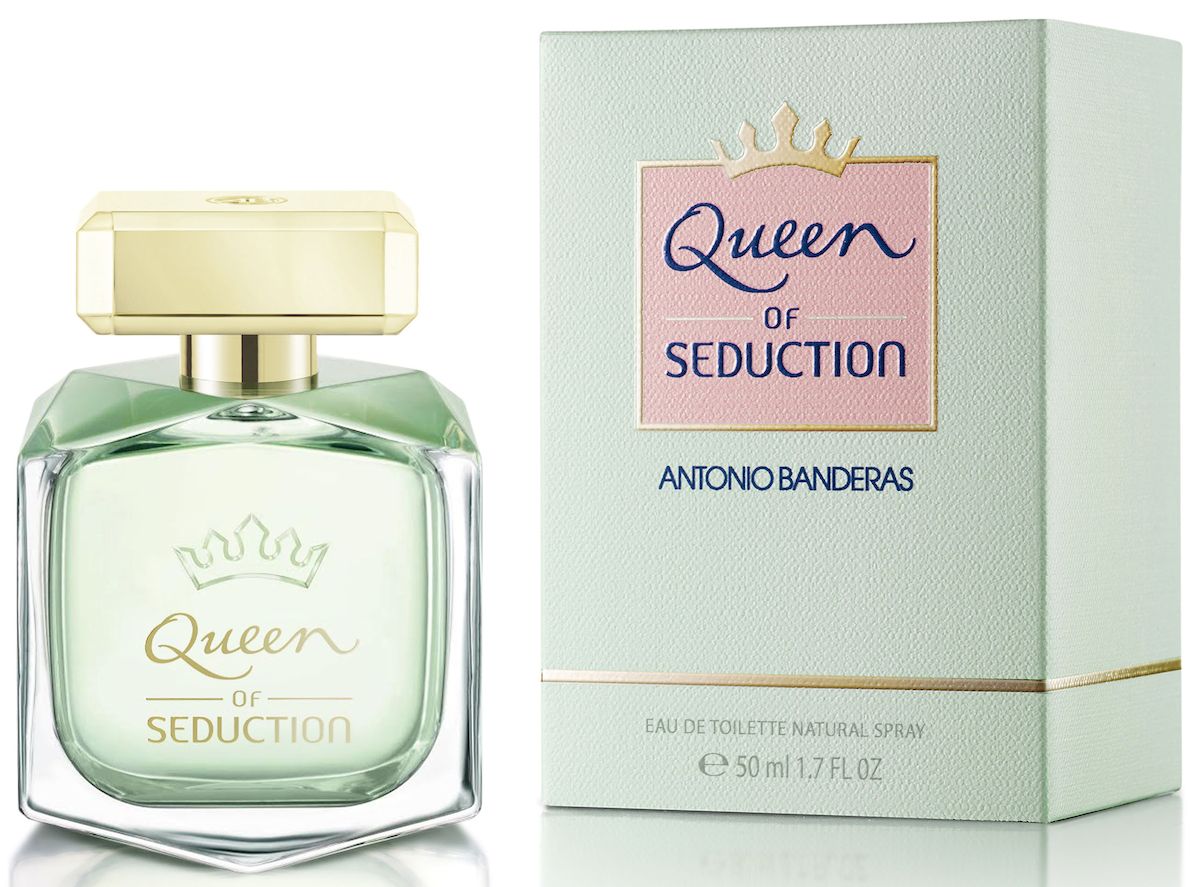 Antonio Banderas Queen Of Seduction Туалетная вода, женская, 50 мл65105131 Antonio Banderas Queen Of Seduction Туалетная вода, женская, 50 мл65105131Queen of Seduction – новый женский аромат, который составит пару несравненному King of Seduction. Элегантный и чувственный аромат вдохновлен силой очарования и создан для искушенной, женственной и яркой женщины. Идеальная пара для King of Seduction.Верхняя нота:грейпфрут, водный аккорд, малинаСредняя нота:розовый перец, жасмин, ирис, пионыШлейф:кедровое дерево, амбровый аккорд, замшевый аккордРозовый перец для игривого настроения. Жасмин для игривого соблазна.Нанести на кожу, избегая попадания в глаза.