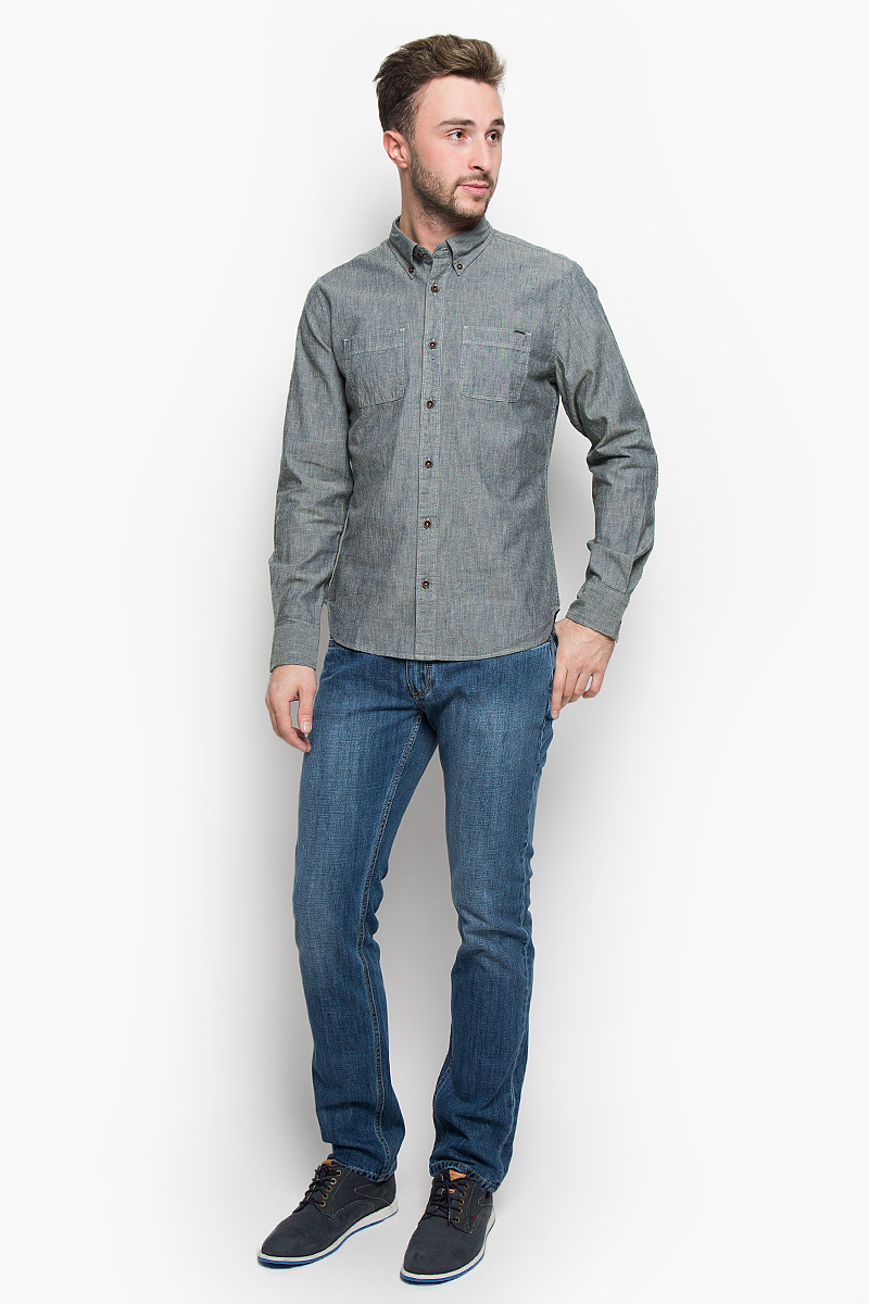 Рубашка мужская Lee Cooper, цвет: серый. LCHMW044. Размер M (48)LCHMW044/SLATE Рубашка мужская Lee Cooper, цвет: серый. LCHMW044. Размер M (48)LCHMW044/SLATEМужская рубашка Lee Cooper, выполненная из натурального хлопка, идеально дополнит ваш образ. Материал мягкий и приятный на ощупь, не сковывает движения и позволяет коже дышать.Рубашка классического кроя с длинными рукавами и отложным воротником застегивается на пуговицы по всей длине. Низ рукавов обработан манжетами на пуговицах. На груди модель дополнена двумя накладными карманами.Такая рубашка будет дарить вам комфорт в течение всего дня и станет стильным дополнением к вашему гардеробу.