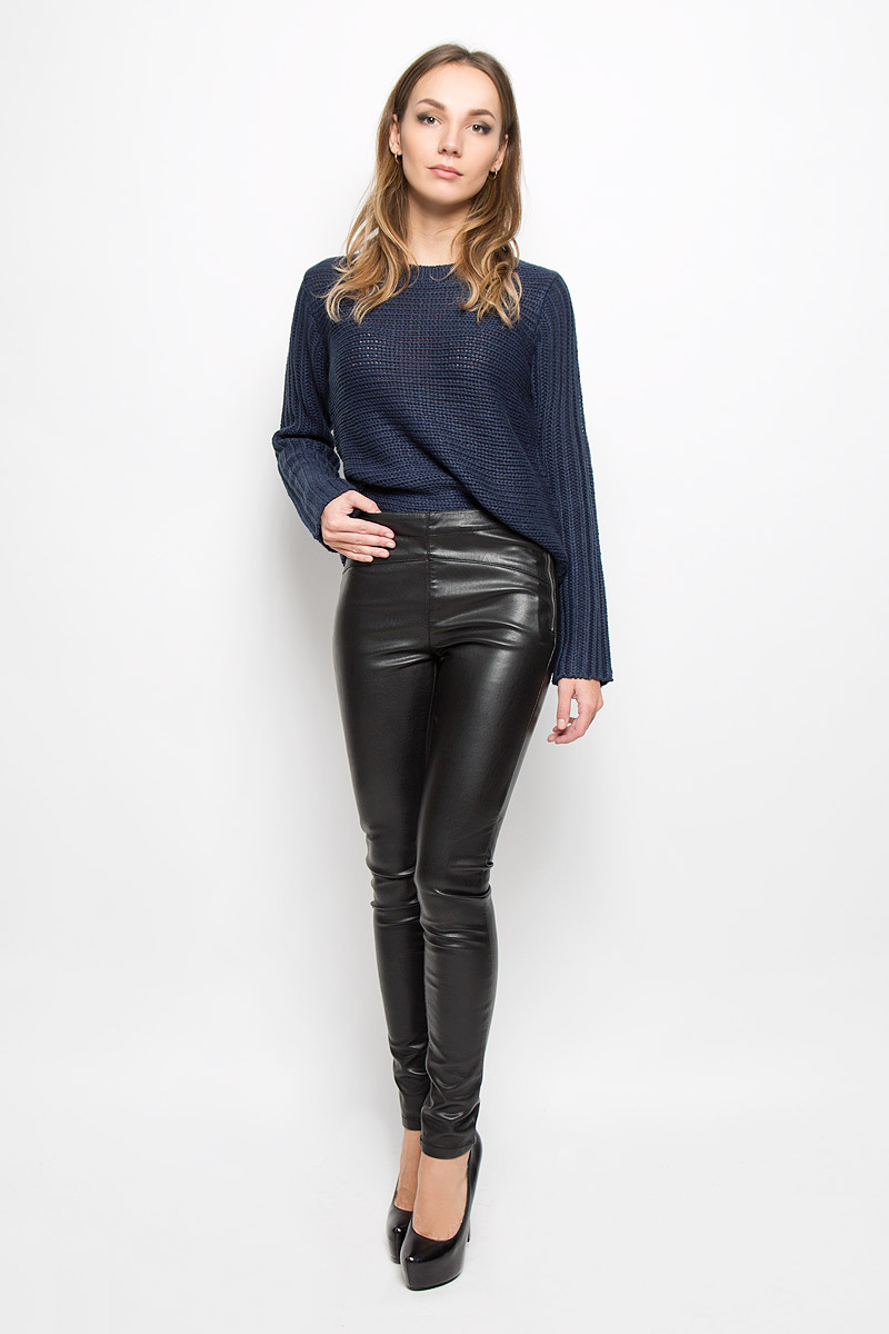 Брюки женские Vero Moda, цвет: черный. 10159416. Размер L-32 (46-32)10159416_Black Брюки женские Vero Moda, цвет: черный. 10159416. Размер L-32 (46-32)10159416_BlackСтильные женские брюки Vero Moda, изготовленные из качественного материала, созданы для модных и ярких девушек. Модель средней посадки и зауженного кроя Изделие имеет оригинальную металлическую застежку-молнию на левом бедре. В этих модных брюках вы будете чувствовать себя уверенно, оставаясь в центре внимания.