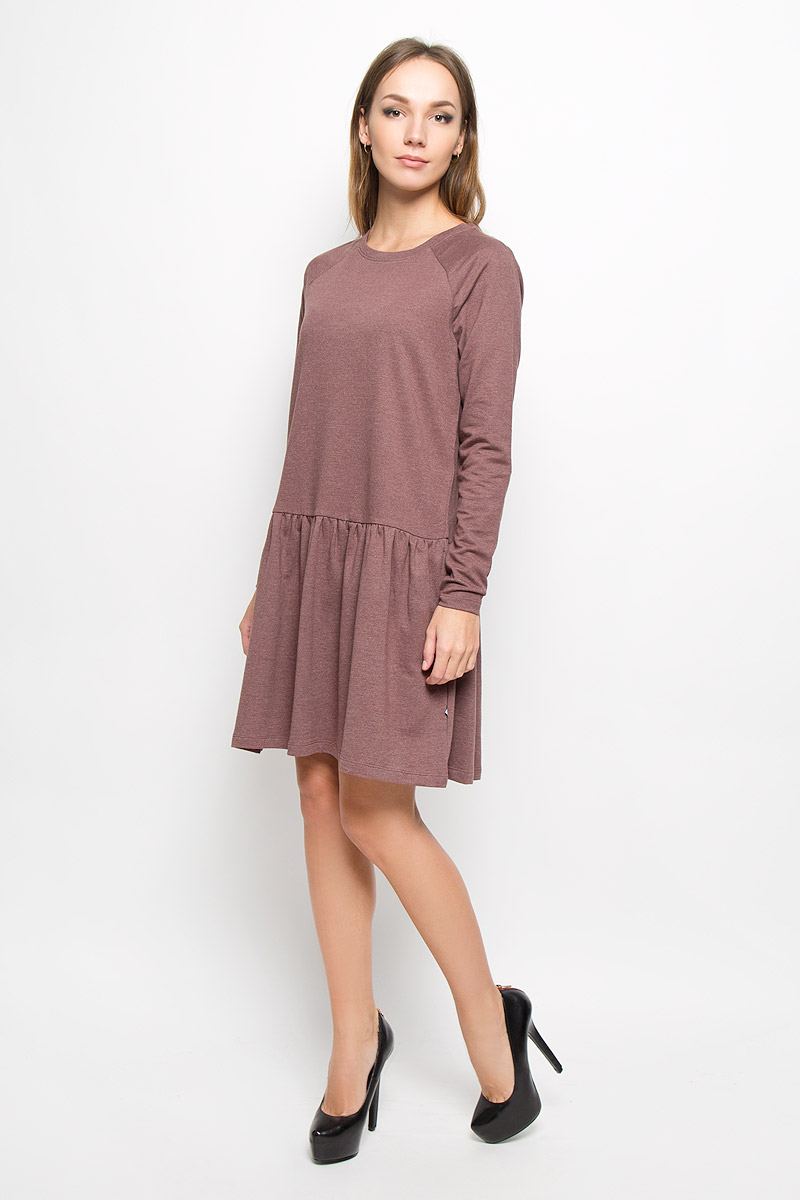 Платье Vero Moda, цвет: какао. 10162871. Размер L (46)10162871_Decadent Chocolate Платье Vero Moda, цвет: какао. 10162871. Размер L (46)10162871_Decadent ChocolateТеплое платье Vero Moda выполнено из высококачественного хлопка с добавлением полиэстера. Такое платье обеспечит вам комфорт и удобство при носке и непременно вызовет восхищение у окружающих.Модель до колена с длинными рукавами-реглан и с круглым вырезом горловины выгодно подчеркнет все достоинства вашей фигуры. От линии талии заложены частые складочки, которые придают изделию воздушность, дополнена модель двумя боковыми карманами. Вырез горловины дополнен манжетной резинкой. Изысканное платье-миди создаст обворожительный и неповторимый образ.Это модное и комфортное платье станет превосходным дополнением к вашему гардеробу, оно подарит вам удобство и поможет подчеркнуть ваш вкус и неповторимый стиль.