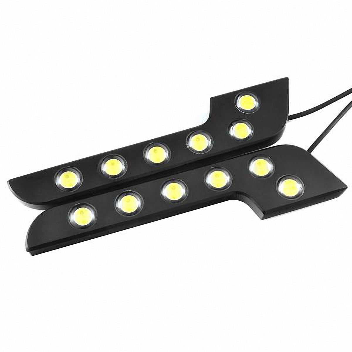 Дневные ходовые огни Skyway, 6 диодов, 8W, 2 штSHDX-D009 Дневные ходовые огни Skyway, 6 диодов, 8W, 2 штSHDX-D009Skyway - система дневных ходовых огней высочайшего класса и уровня безопасности, оснащенная светодиодными модулями нового поколения, обладает универсальным дизайном, улучшает внешний вид автомобиля и повышает безопасность вождения в дневное время суток. Особенности: Широкий угол рассеивания. Долгий срок службы. Повышенная яркость. Низкое потребление электроэнергии: 0,5 А при 12 В (2x3 Вт). Питание от сети 12 В. Мощность: 8 Вт.Высокая устойчивость к вибрации.