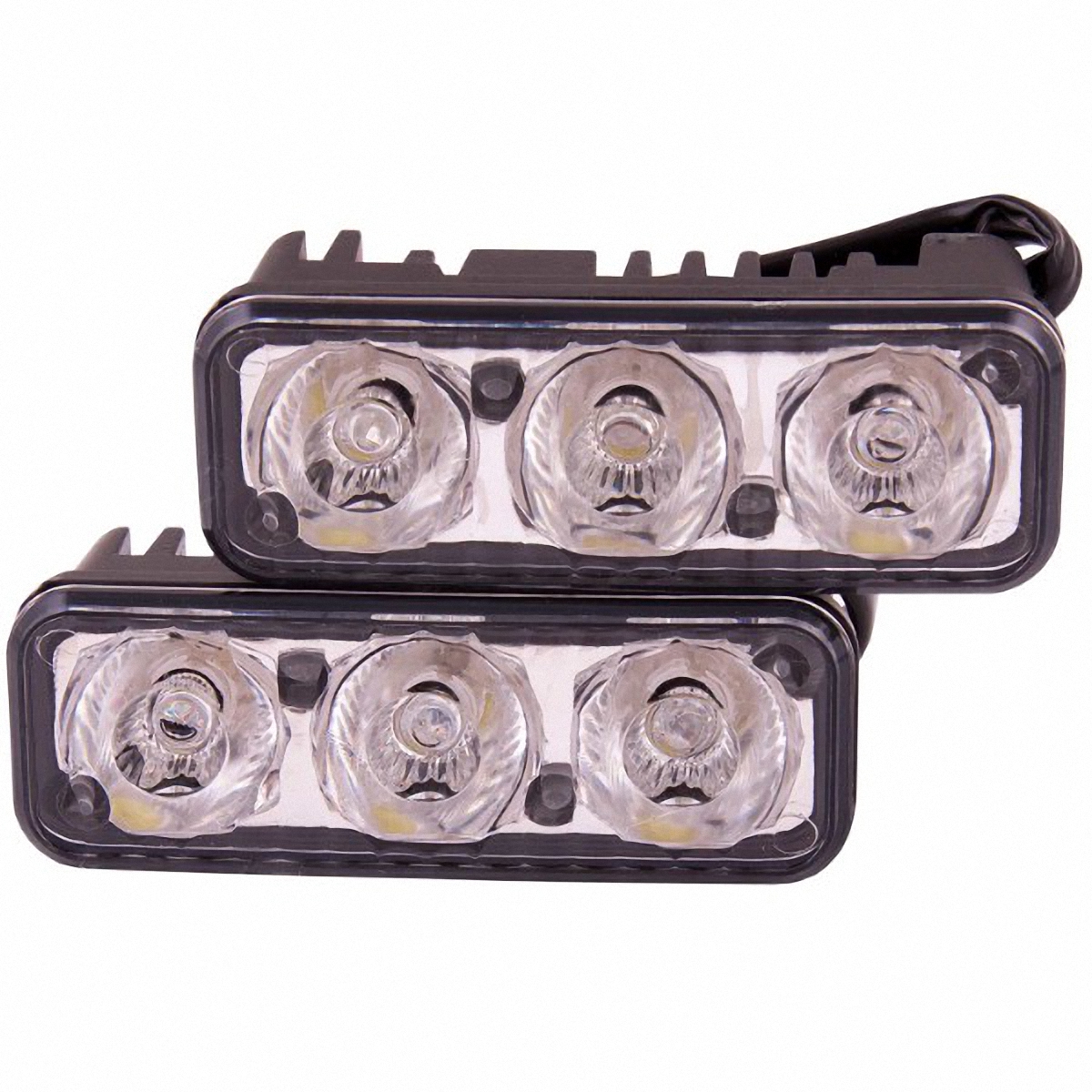 Дневные ходовые огни Skyway, 3 диода, 2W, 2 штSHDX-D033 Дневные ходовые огни Skyway, 3 диода, 2W, 2 штSHDX-D033Skyway - система дневных ходовых огней высочайшего класса и уровня безопасности, оснащенная светодиодными модулями нового поколения, обладает универсальным дизайном, улучшает внешний вид автомобиля и повышает безопасность вождения в дневное время суток. Особенности: Широкий угол рассеивания. Долгий срок службы. Повышенная яркость. Низкое потребление электроэнергии: 0,5 А при 12 В (2x3 Вт). Питание от сети 12 В. Мощность: 2 Вт.Высокая устойчивость к вибрации.