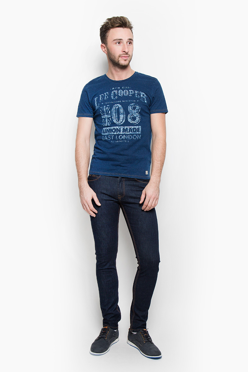 Футболка мужская Lee Cooper, цвет: темно-синий. LCHMJ088/DKDENIM. Размер S (46)LCHMJ088/DKDENIM Футболка мужская Lee Cooper, цвет: темно-синий. LCHMJ088/DKDENIM. Размер S (46)LCHMJ088/DKDENIMСтильная мужская футболка Lee Cooper, выполненная из 100%-го хлопка, обладает высокой воздухопроницаемостью и гигроскопичностью, позволяет коже дышать. Модель с короткими рукавами и круглым вырезом горловины спереди дополнена принтовыми надписями. Эта футболка - идеальный вариант для создания эффектного образа.