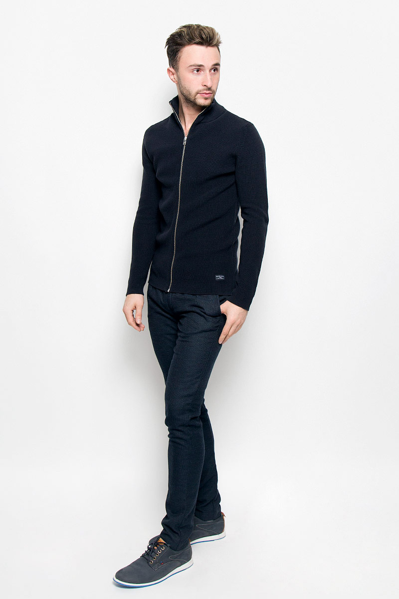 Кофта мужская Selected Homme, цвет: темно-синий. 16052218. Размер L (48)16052218_Dark Navy Кофта мужская Selected Homme, цвет: темно-синий. 16052218. Размер L (48)16052218_Dark NavyМужская кофта Selected Homme изготовлена из натурального хлопка. Изделие тактильно приятное, не сковывает движения, обладает высокими дышащими свойствами.Модель с воротником-стойкой и длинными рукавами застегивается на металлическую молнию. Воротник выполнен из трикотажной резинки.Украшена кофта небольшой нашивкой с названием бренда.Кофта станет отличным дополнением к вашему образу. Она подарит вам уют и комфорт!