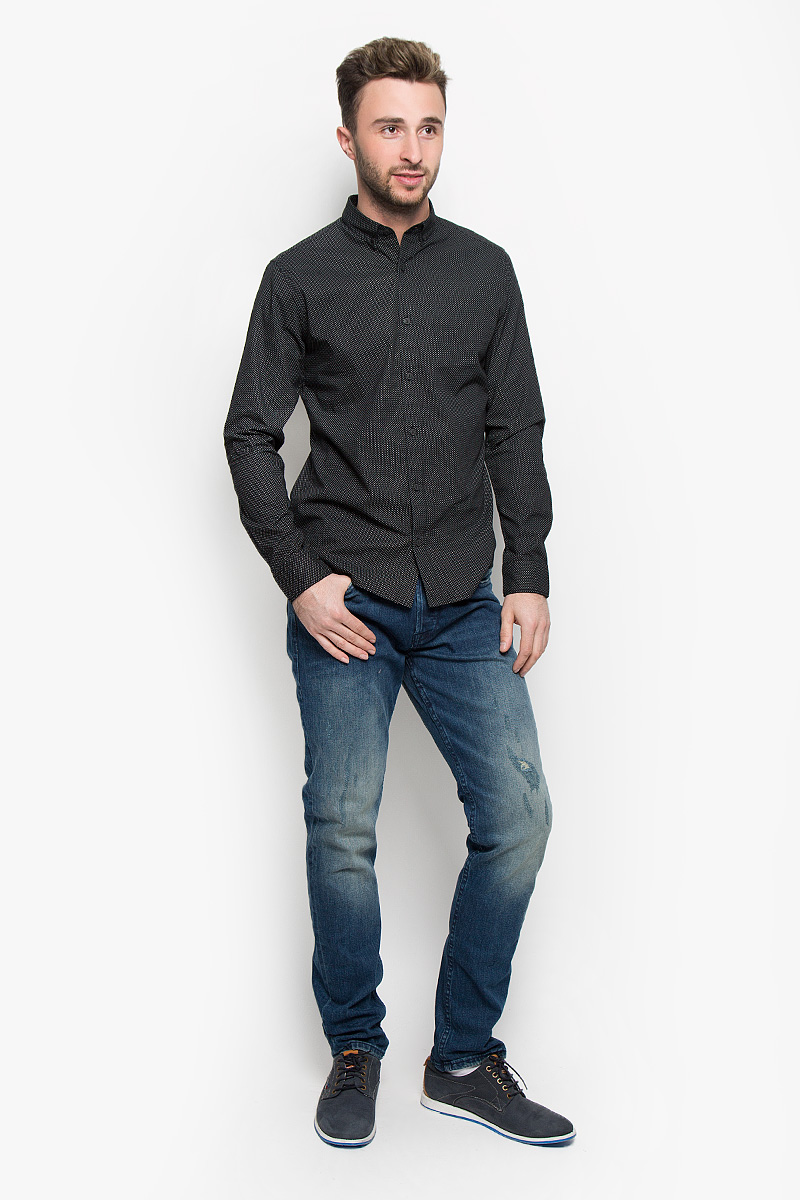 Джинсы мужские Only & Sons, цвет: синий. 22004359. Размер 33-34 (48-34)22004359_Dark Blue Denim Джинсы мужские Only & Sons, цвет: синий. 22004359. Размер 33-34 (48-34)22004359_Dark Blue DenimМодные мужские джинсы Only & Sons - это джинсы высочайшего качества, которые прекрасно сидят. Они выполнены из высококачественного эластичного хлопка, что обеспечивает комфорт и удобство при носке. Джинсы прямого кроя и стандартной посадки станут отличным дополнением к вашему современному образу. Джинсы застегиваются на пуговицу в поясе и ширинку на пуговицах, дополнены шлевками для ремня. Джинсы имеют классический пятикарманный крой: спереди модель дополнена двумя втачными карманами и одним маленьким накладным кармашком, а сзади - двумя накладными карманами. Модель оформлена декоративными потертостями. Эти модные и в то же время комфортные джинсы послужат отличным дополнением к вашему гардеробу.