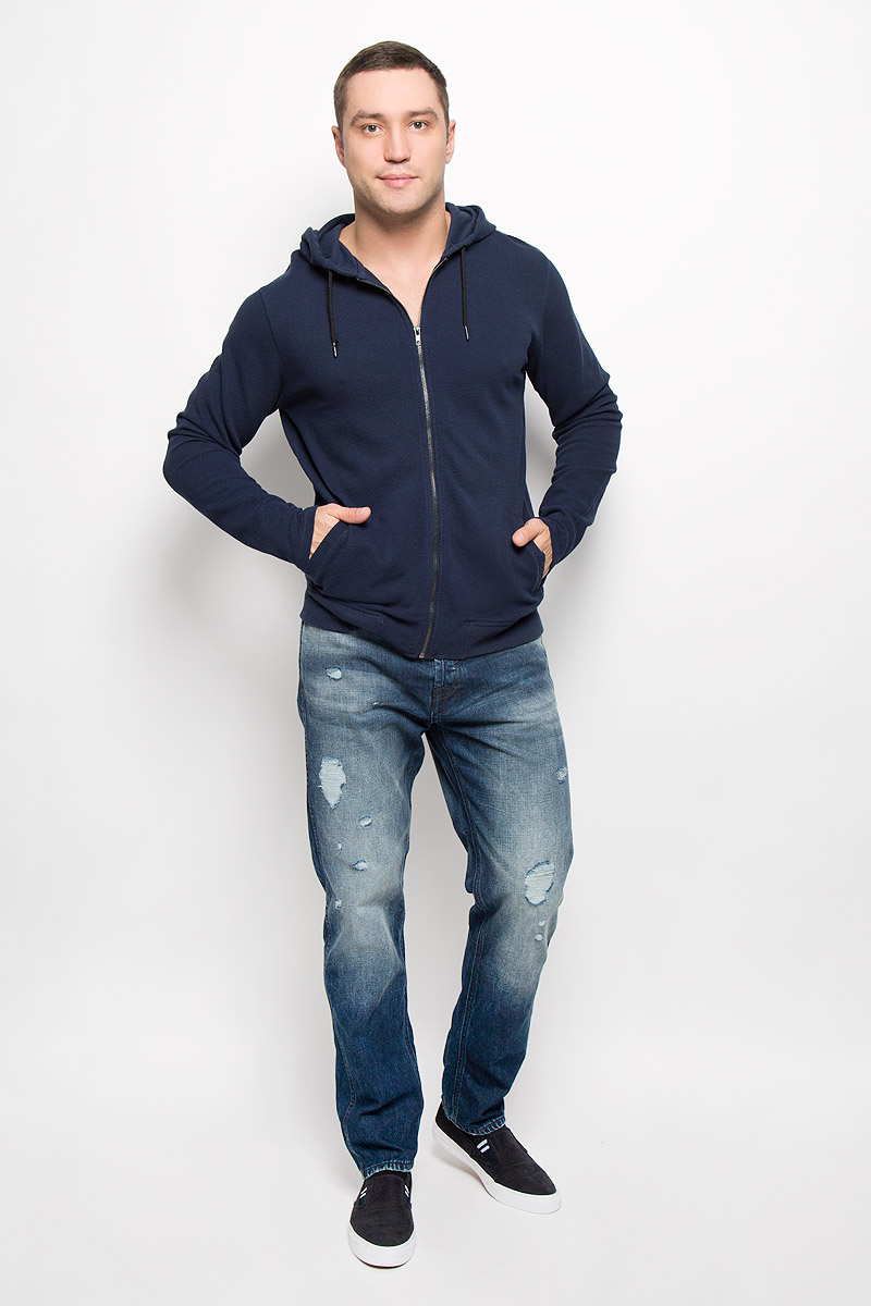 Толстовка мужская Only & Sons, цвет: темно-синий. 22004475. Размер M (46)22004475_Dress Blues Толстовка мужская Only & Sons, цвет: темно-синий. 22004475. Размер M (46)22004475_Dress BluesСтильная мужская толстовка Only & Sons, изготовленная из хлопка и полиэстера, необычайно мягкая и приятная на ощупь, не сковывает движения. Модель с капюшоном и длинными рукавами застегивается на металлическую застежку-молнию. Капюшон дополнен шнурком-застежкой. Низ модели обработан эластичной манжетой. Спереди модель оформлена двумя прорезными карманами. Эта модная и в тоже время комфортная толстовка отличный вариант как для активного отдыха, так и для занятий спортом!