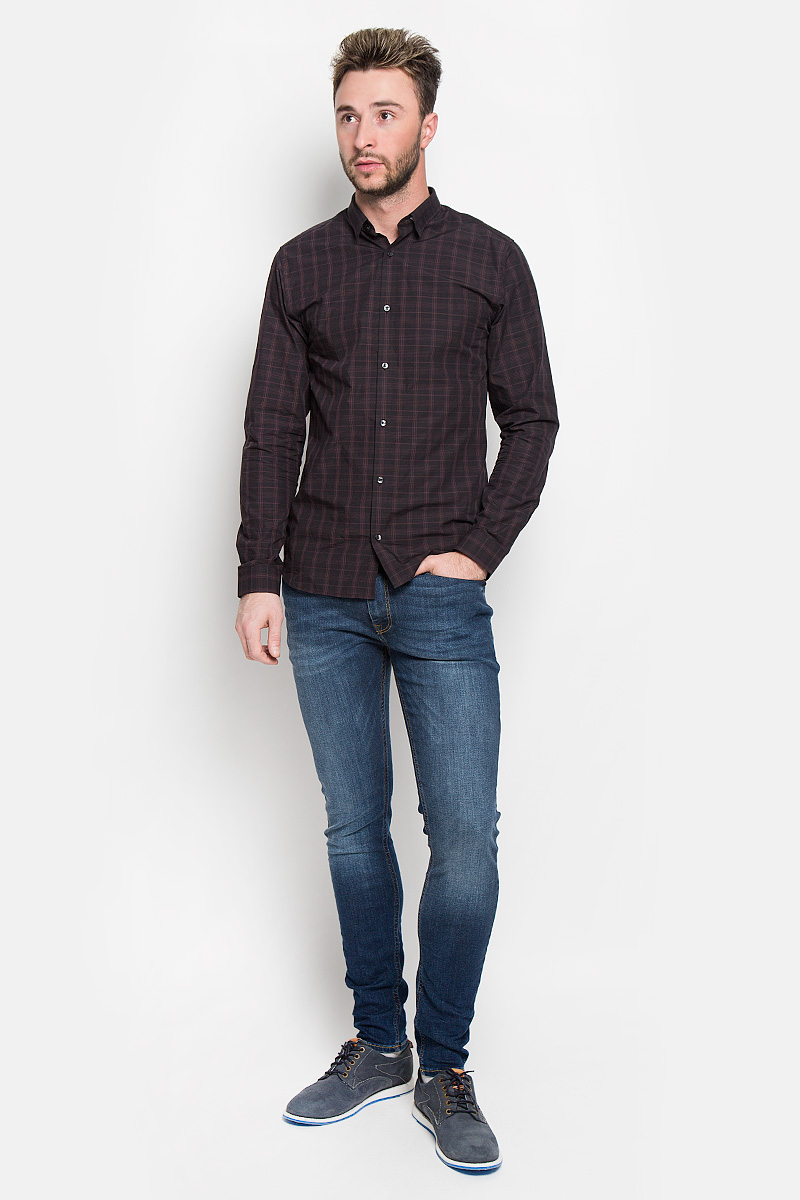 Джинсы мужские Jack & Jones, цвет: синий. 12110056. Размер 32-32 (46/48-32)12110056_Blue Denim Джинсы мужские Jack & Jones, цвет: синий. 12110056. Размер 32-32 (46/48-32)12110056_Blue DenimМодные мужские джинсы Jack & Jones - это джинсы высочайшего качества, которые прекрасно сидят. Они выполнены из высококачественного эластичного хлопка с добавлением полиэстера, что обеспечивает комфорт и удобство при носке. Джинсы скинни стандартной посадки станут отличным дополнением к вашему современному образу. Джинсы застегиваются на пуговицу в поясе и ширинку на застежке-молнии, дополнены шлевками для ремня. Джинсы имеют классический пятикарманный крой: спереди модель дополнена двумя втачными карманами и одним маленьким накладным кармашком, а сзади - двумя накладными карманами. Модель оформлена перманентными складками и эффектом потертости.Эти модные и в то же время комфортные джинсы послужат отличным дополнением к вашему гардеробу.