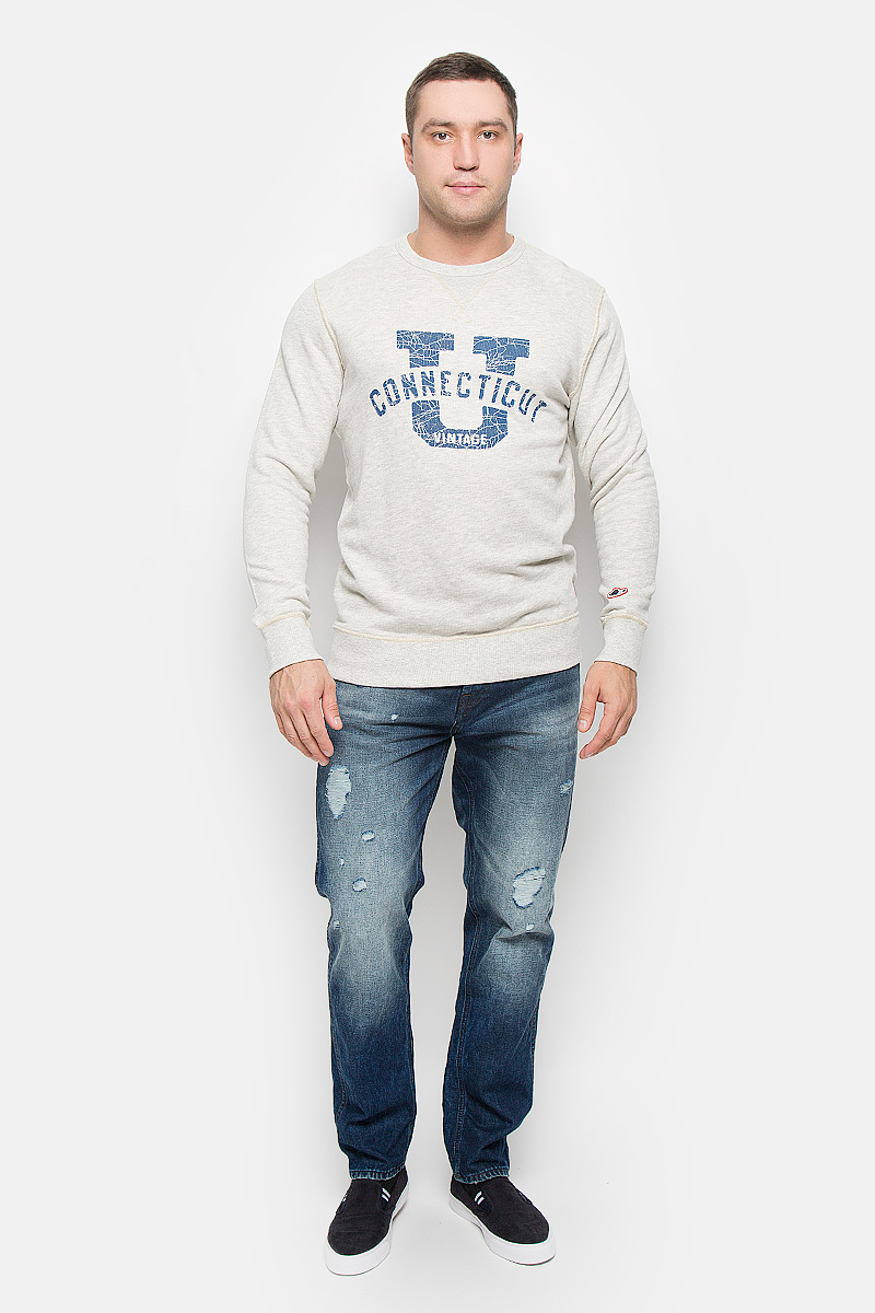 Свитшот мужской Jack & Jones Vintage, цвет: серо-бежевый. 12109228. Размер XL (50)12109228_White Melange Свитшот мужской Jack & Jones Vintage, цвет: серо-бежевый. 12109228. Размер XL (50)12109228_White MelangeМужской свитшот Jack & Jones Vintage, выполненный из хлопка с добавлением вискозы, идеально подойдет для повседневной носки. Материал очень мягкий, тактильно приятный, не сковывает движения и обладает высокими дышащими свойствами. Изнаночная сторона с небольшими петельками. Свитшот с круглым вырезом горловины и длинными рукавами оформлен термоаппликацией в виде надписи. На рукавах предусмотрены широкие манжеты. Низ изделия дополнен трикотажной резинкой. Изделие украшено фирменными нашивками.Современный дизайн и отличное качество делают этот свитшот стильным и практичным предметом мужской одежды. Такая модель подарит вам комфорт в течение всего дня!