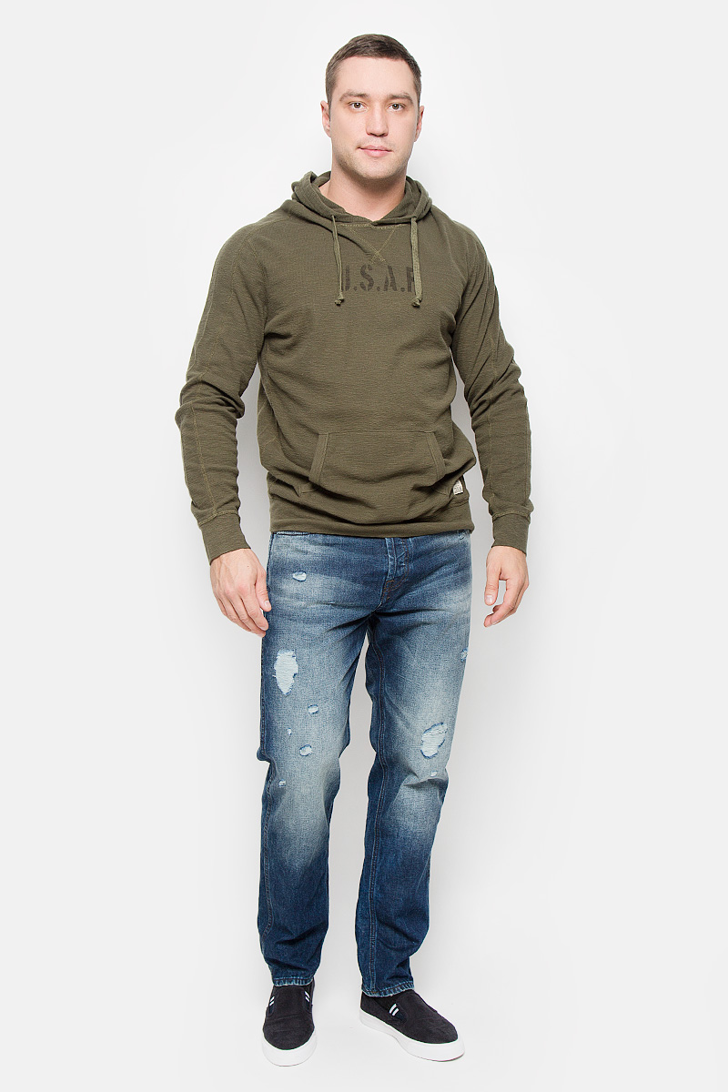 Толстовка мужская Jack & Jones Vintage, цвет: хаки. 12109128. Размер M (46)12109128_Olive Night Толстовка мужская Jack & Jones Vintage, цвет: хаки. 12109128. Размер M (46)12109128_Olive NightСтильная мужская толстовка Jack & Jones Vintage, изготовленная из натурального хлопка, необычайно мягкая и приятная на ощупь, не сковывает движения. Модель с капюшоном и длинными рукавами. Капюшон дополнен шнурком-застежкой. Низ рукава и низ модели обработаны эластичными манжетами. Спереди расположен накладной карман кенгуру. Изделие оформлено надписями и фирменной нашивкой. Эта модная и в тоже время комфортная толстовка отличный вариант как для активного отдыха, так и для занятий спортом!