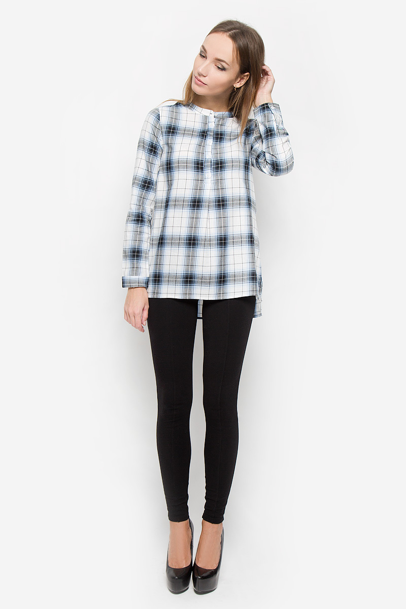 Блузка женская Sela Casual, цвет: белый, голубой. TKw-112/1115-6445. Размер L (48)TKw-112/1115-6445 Блузка женская Sela Casual, цвет: белый, голубой. TKw-112/1115-6445. Размер L (48)TKw-112/1115-6445Стильная женская блуза Sela Casual, выполненная из натурального хлопка, подчеркнет ваш уникальный стиль и поможет создать оригинальный женственный образ.Блузка с длинными рукавами и круглым вырезом горловины имеет свободный крой и застегивается на пуговицы на груди. Манжеты рукавов также дополнены пуговицами. Блузка с удлиненной спинкой оформлена принтом в клетку. Эта блузка будет дарить вам комфорт в течение всего дня и послужит замечательным дополнением к вашему гардеробу.