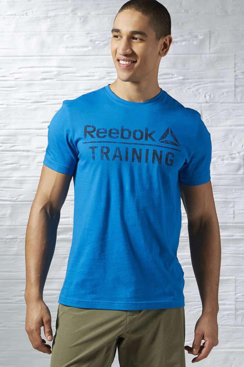 Футболка для фитнеса мужская Reebok Training Tee, цвет: голубой. AY1051. Размер XL (56/58)AY1051 Футболка для фитнеса мужская Reebok Training Tee, цвет: голубой. AY1051. Размер XL (56/58)AY1051Мужская футболка Training Tee от Reebok идеально подойдет для занятий фитнесом. Модель, изготовленная из натурального хлопка, очень мягкая, тактильно приятная, не сковывает движения и позволяет коже дышать.Футболка-слим с круглым вырезом горловины и короткими рукавами оформлена фирменными надписями.