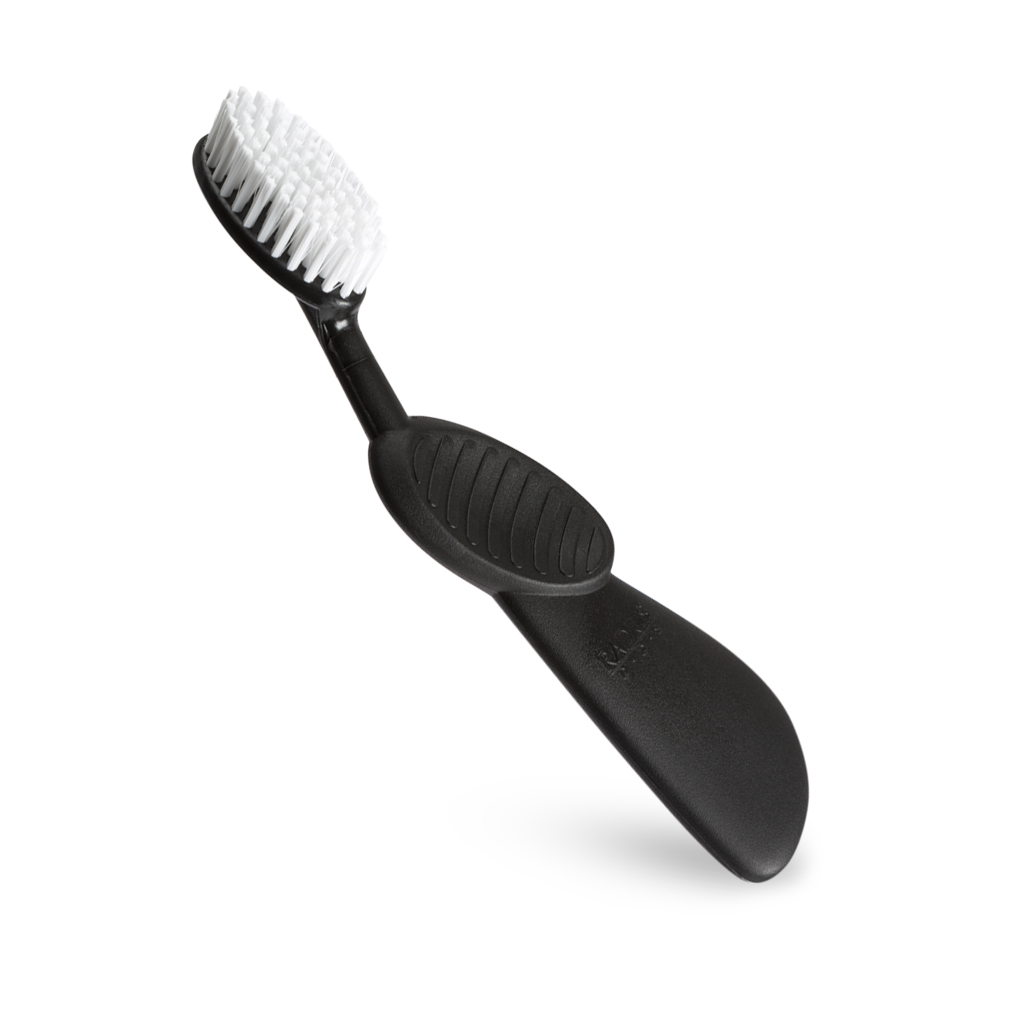 Radius, Зубная щетка для взрослых Scuba/ Toothbrush Scuba/ черная с белой щетиной для правшейR004723 Radius, Зубная щетка для взрослых Scuba/ Toothbrush Scuba/ черная с белой щетиной для правшейR004723В три раза больше очень тонких щетинок с широким овальным форматом, мягко массажирует десны. Изогнутая резиновая ручка поглощает избыточное давление чистки. Раздельное расположение щетинок, чтобы избежать эрозии зубов. Правосторонняя или левосторонняя эргономичная ручка обеспечивает рекомендованный стоматологами угол расположения щетки относительно зубов 45°. Широкий спектр - чистка зубов и массаж десен одновременно.
