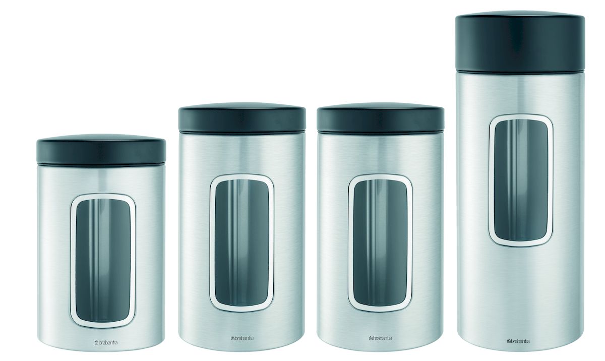 Набор контейнеров с окном Brabantia, 4 предмета386725 Набор контейнеров с окном Brabantia, 4 предмета386725Ищете удобный и эстетичный вариант для хранения кофе, чая, сахара и других продуктов? Предлагаем идеальное решение – набор контейнеров цилиндрической формы емкостью 1,4, 1,7 и 2,2 литра для сыпучих продуктов. Специальная защелкивающаяся крышка не пропускает запах, сохраняя аромат и свежесть продуктов. Контейнеры предлагаются также с прозрачным окошком из антистатических материалов, позволяющим видеть оставшееся количество содержимого Практичное решение для хранения кофе, чая, макаронных изделий и других продуктов, позволяющее дольше сохранять их свежесть; Контейнер имеет гладкую внутреннюю поверхность и легко чистится; Прозрачное окошко из антистатических материалов, благодаря которому Вы всегда знаете, что и в каком количестве содержится в каждом контейнере; Контейнер вмещает 500 г кофе, 1кг сахара; Изготовлен из коррозионностойкой крашеной или лакированной стали с защитным цинкалюминиевым покрытием; Специальная защелкивающаяся не пропускающая запах крышка; Основание с защитным покрытием; 10-летняя гарантия Brabantia.