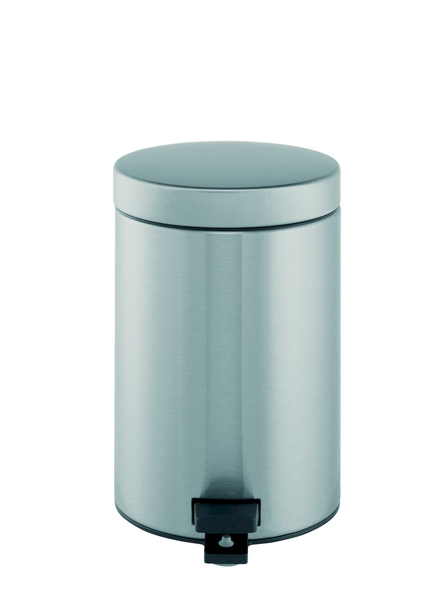 Бак мусорный Brabantia, с педалью, цвет: стальной матовый, 3 л. 481581481581 Бак мусорный Brabantia, с педалью, цвет: стальной матовый, 3 л. 481581481581Идеальное решение для ванной комнаты и туалета! Предотвращает распространение запахов – прочная, не пропускающая запахи металлическая крышка. Плавное и бесшумное открывание/закрывание крышки. Удобная очистка – прочное съемное внутреннее ведро из пластика. Надежный педальный механизм, высококачественные коррозионно-стойкие материалы. Бак удобно перемещать – прочная ручка для переноски. Отличная устойчивость даже на мокром и скользком полу – противоскользящее основание. Предохранение пола от повреждений – пластиковый защитный обод. Всегда опрятный вид – идеально подходящие по размеру мешки для мусора со стягивающей лентой (размер A). 10-летняя гарантия Brabantia.