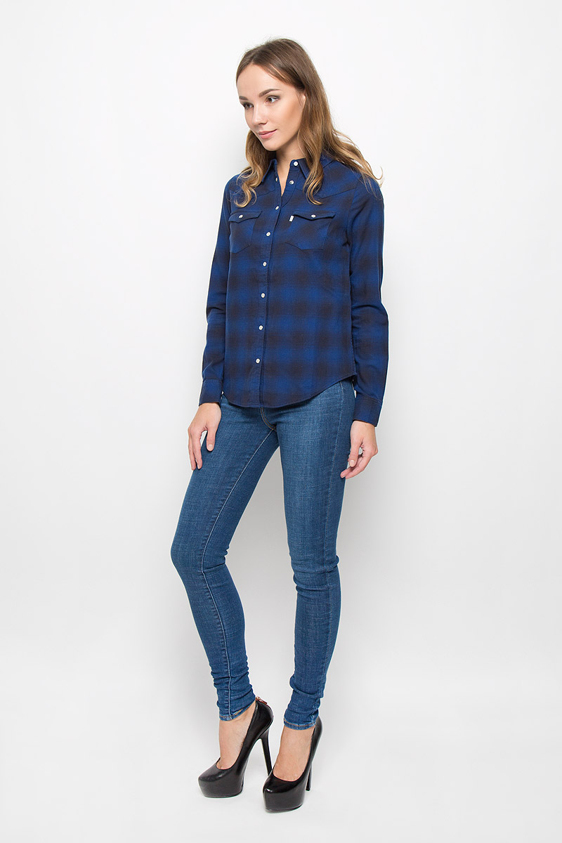 Рубашка женская Levis®, цвет: черный, темно-синий. 2499600070. Размер M (46)2499600070 Рубашка женская Levis®, цвет: черный, темно-синий. 2499600070. Размер M (46)2499600070Стильная женская рубашка Levis®, выполненная из натурального хлопка, очень мягкая, приятная на ощупь и позволяет коже дышать, тем самым обеспечивая наибольший комфорт при носке.Модель с отложным воротником застегивается на кнопки, сверху - на пуговицу. Длинные рукава рубашки дополнены манжетами на кнопках. На груди расположены два накладных кармана с клапанами на кнопках. Оформлено изделие принтом в клетку.Такая рубашка подчеркнет ваш вкус и поможет создать великолепный стильный образ.