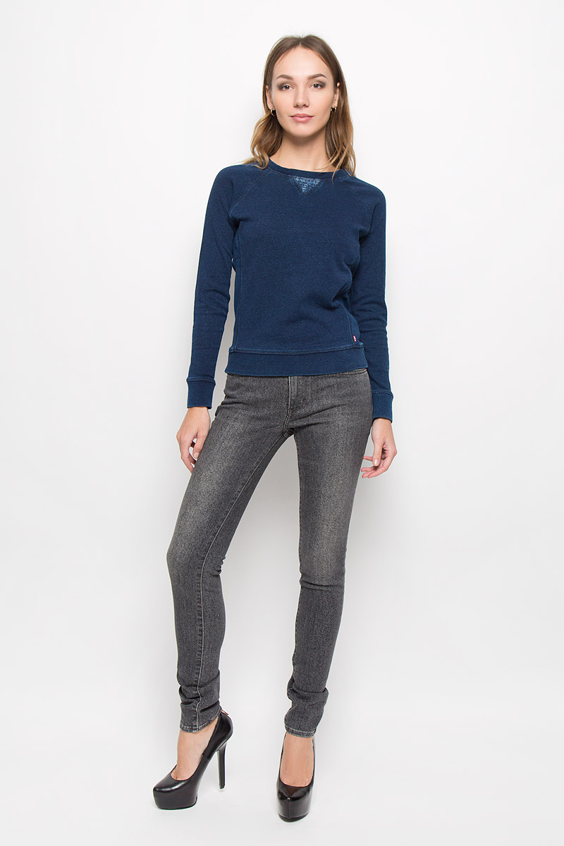 Джинсы женские Levis® 711, цвет: темно-серый. 1888100990. Размер 25-32 (40-32)1888100990 Джинсы женские Levis® 711, цвет: темно-серый. 1888100990. Размер 25-32 (40-32)1888100990Стильные женские джинсы Levis® 711 станут отличным дополнением к вашему гардеробу. Изготовленные из высококачественного комбинированного материала, они мягкие и приятные на ощупь, не сковывают движения и позволяют коже дышать. Джинсы-скинни по поясу застегиваются на металлическую пуговицу и имеют ширинку на застежке-молнии, а также шлевки для ремня. Модель имеет классический пятикарманный крой: спереди - два втачных кармана и один маленький накладной, а сзади - два накладных кармана. Изделие оформлено легкими потертостями. Современный дизайн и расцветка делают эти джинсы модным предметом одежды. Это идеальный вариант для тех, кто хочет заявить о себе и своей индивидуальности и отразить в имидже собственное мировоззрение.