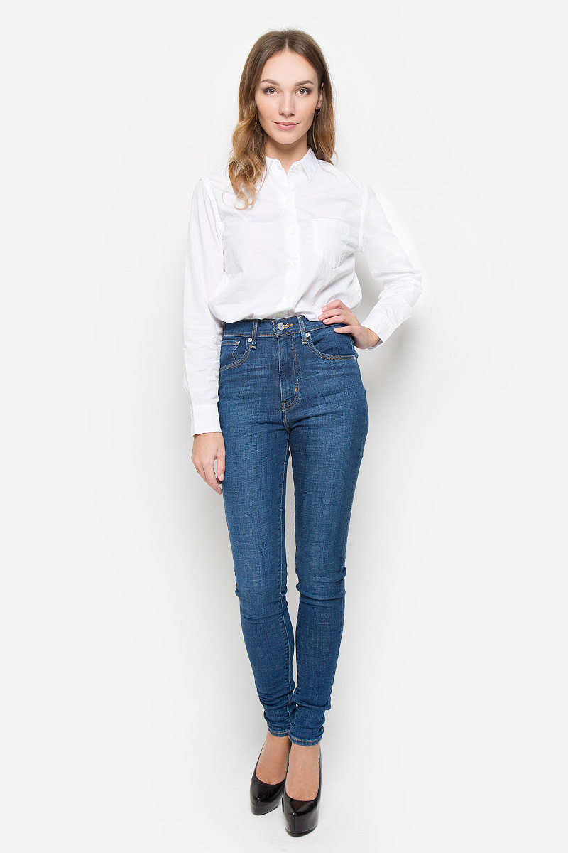 Рубашка женская Levis®, цвет: белый. 2865300000. Размер XS (42)2865300000 Рубашка женская Levis®, цвет: белый. 2865300000. Размер XS (42)2865300000Стильная женская рубашка Levis®, выполненная из натурального хлопка, прекрасно подойдет как для классического варианта так и для повседневной носки. Материал очень мягкий и приятный на ощупь, не сковывает движения и позволяет коже дышать.Рубашка с отложным воротником и длинными рукавами застегивается на пуговицы по всей длине. На груди модели предусмотрен один накладной карман. Манжеты рукавов также застегиваются на пуговицы. Изделие выполнено в классическом однотонном стиле. Такая рубашка будет дарить вам комфорт в течение всего дня и станет модным дополнением к вашему гардеробу.
