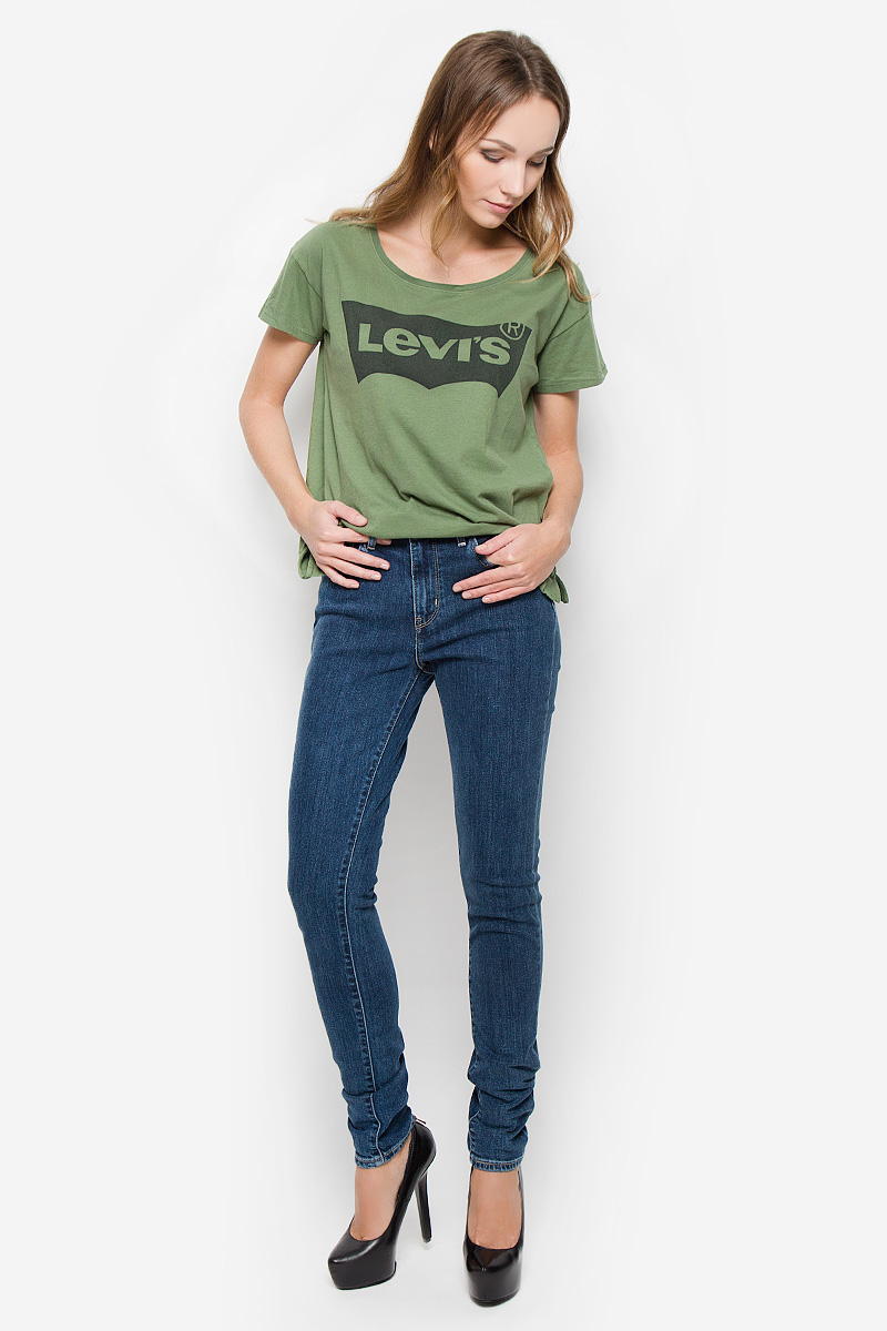 Джинсы женские Levis® 721, цвет: синий. 1888200500. Размер 27-34 (42-34)1888200500 Джинсы женские Levis® 721, цвет: синий. 1888200500. Размер 27-34 (42-34)1888200500Женские джинсы Levis® 721 выполнены из хлопка с добавлением эластана. Джинсы-скинни с завышенной линией талии имеют облегающий крой в бедрах. Изделие застегивается спереди на молнию и пуговицу. На поясе предусмотрены шлевки для ремня. Спереди расположены два втачных кармана и один маленький накладной, а сзади - два накладных кармана. Джинсы оформлены легким эффектом потертости.