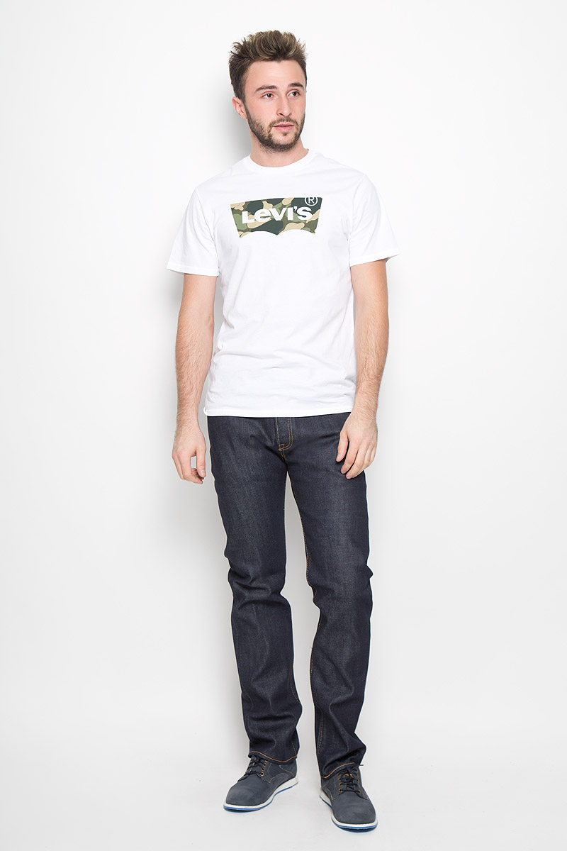 Джинсы мужские Levis® 501, цвет: темно-синий. 50123580. Размер 32-34 (48-34)50123580 Джинсы мужские Levis® 501, цвет: темно-синий. 50123580. Размер 32-34 (48-34)50123580Мужские джинсы Levis® 501, выполненные из качественного денима, станут отличным дополнением к вашему гардеробу. Джинсы прямого кроя дополнены фирменной застежкой на пуговицах. На поясе предусмотрены шлевки для ремня. Модель имеет классический пятикарманный крой: спереди - два втачных кармана и один маленький накладной, а сзади - два накладных кармана. Украшены джинсы металлическими клепками и прострочкой.