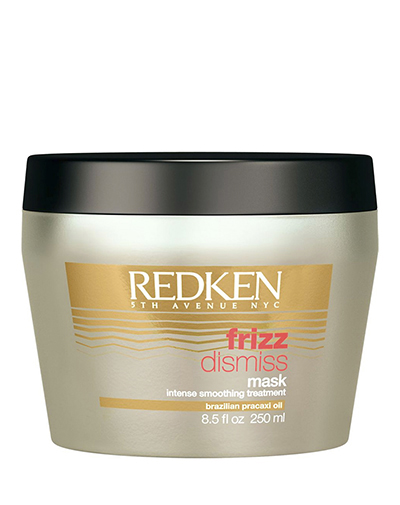 Redken Frizz Dismiss Питающая маска для гладкости, 250 млP1049700 Redken Frizz Dismiss Питающая маска для гладкости, 250 млP1049700Пушащиеся, непослушные, постоянно путающиеся после мытья волосы доставляют немало хлопот своим хозяйкам. Порой на укладку волос такого типа ежедневно уходит много времени. А сама укладка, к сожалению, не выдерживает ни легкого ветра, ни сырой погоды. Новая линия Redken Frizz Dismiss - это комплекс инновационных средств, созданных специально для защиты непослушных волос от повышенной влажности. Продукты линии не позволяют волосам пушиться и завиваться под воздействием влаги и, по сути, являются прекрасной альтернативой химическому или кератиновому выпрямлению. Питательная маска для гладкости волос Redken Frizz Dismiss отлично увлажняет, питает и дисциплинирует непослушные, пушащиеся волосы. Она подходит для волос любой плотности и фактуры. Маска содержит акваторил и масло семян прокакси, которые оказывают влагоотталкивающее действие. Благодаря этому прическа не теряет формы, а волосы обретают гладкость и приятный блеск.