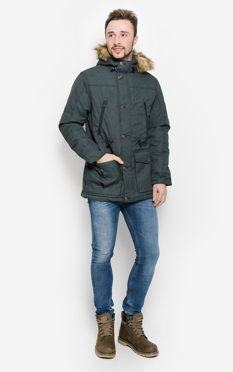Парка мужская Tom Tailor Denim, цвет: темно-бирюзовый. 3532862.00.12_7648. Размер S (46)3532862.00.12_7648 Парка мужская Tom Tailor Denim, цвет: темно-бирюзовый. 3532862.00.12_7648. Размер S (46)3532862.00.12_7648Мужская парка Tom Tailor выполнена из полиэстера с подкладкой из синтепона. Модель с длинными рукавами и несъемным капюшоном застегивается на застежку-молнию спереди и имеет ветрозащитный клапан на пуговицах. Изделие дополнено двумя втачными карманами на застежках-молниях и двумя накладными карманами с клапанами на кнопках спереди и внутренними втачным карманом на кнопке. Объем капюшона регулируется при помощи шнурка-кулиски. Капюшон украшен съемным искусственным мехом. На талии также расположен шнурок-кулиска.