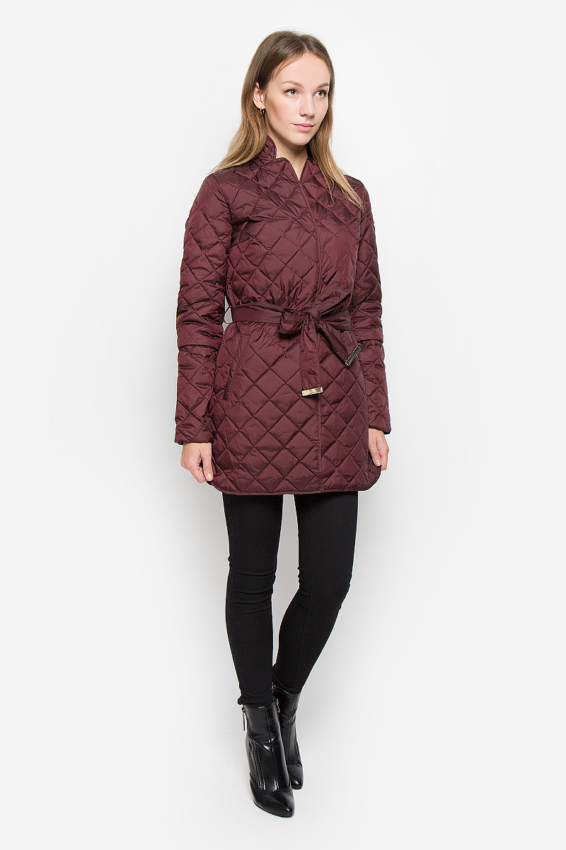 Пуховик женский Baon, цвет: бордовый. B016516. Размер S (44)B016516_COLD BEET Пуховик женский Baon, цвет: бордовый. B016516. Размер S (44)B016516_COLD BEETЖенский пуховик Baon с длинными рукавами и воротником-стойкой выполнен из прочного полиэстера. Наполнитель - натуральный пух и перо.Модель застегивается на кнопки спереди. Изделие дополнено двумя втачными карманами на кнопках. В комплект входит широкий пояс. Нижняя часть рукавов крепится к верхней при помощи кнопок в области локтя, что позволяет отрегулировать длину рукава по желанию. Пуховик оформлен стеганым узором.