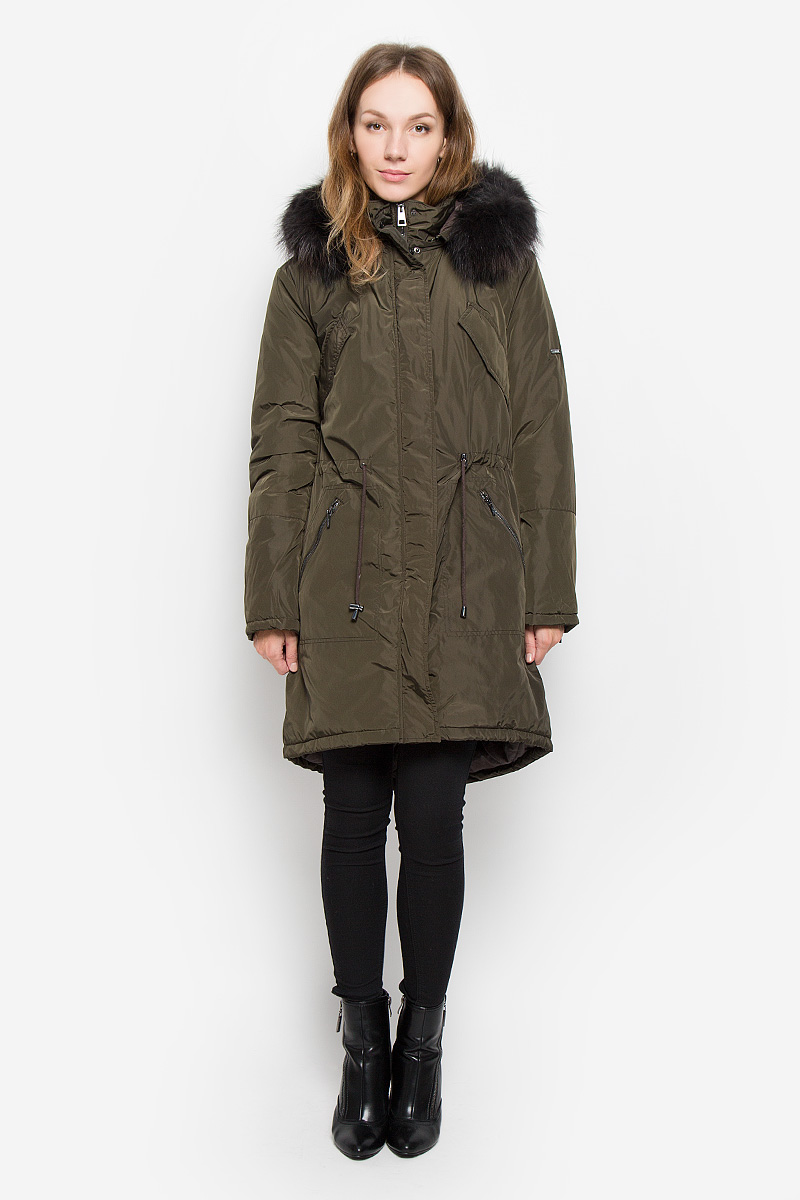 Пальто женское Baon, цвет: темно-зеленый. B036533. Размер M (46)B036533_DARK OLIVE Пальто женское Baon, цвет: темно-зеленый. B036533. Размер M (46)B036533_DARK OLIVEЖенское пальто Baon с длинными рукавами, воротником-стойкой и съемным капюшоном на молнии выполнена из прочного полиэстера. Наполнитель - натуральный пух. Капюшон украшен съемным натуральным мехом на пуговицах.Пальто застегивается на застежку-молнию спереди и имеет ветрозащитный клапан на кнопках. Изделие дополнено двумя втачными карманами на молниях спереди и двумя втачными нагрудными карманами с клапанами на кнопках, манжеты рукавов оснащены застежками-молниями. Объем талии регулируется при помощи шнурка-кулиски со стопперами.