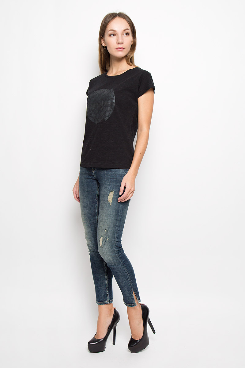 Джинсы женские Calvin Klein Jeans, цвет: синий. J20J200951. Размер 27 (40/42)SKL2065GR Джинсы женские Calvin Klein Jeans, цвет: синий. J20J200951. Размер 27 (40/42)SKL2065GRЖенские джинсы Calvin Klein Jeans выполнены из эластичного хлопка. Укороченная модель-скинни застегивается спереди на пуговицу и имеет ширинку с застежкой-молнией. Спереди изделие дополнено двумя втачными карманами и одним маленьким накладным, сзади - двумя накладными карманами. Снизу брючин предусмотрены разрезы. Джинсы оформлены эффектом искусственно-состаренной ткани.
