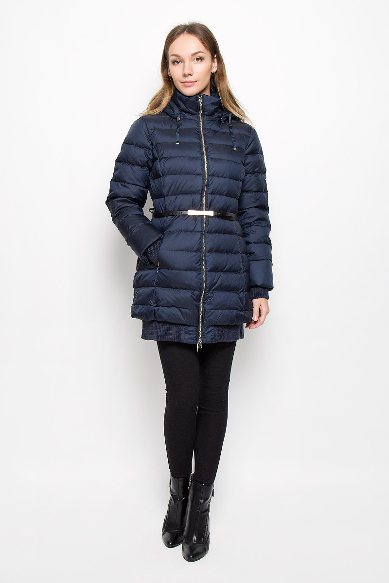Пуховик женский Baon, цвет: темно-синий. B006561. Размер XL (50)B006561_DARK NAVY Пуховик женский Baon, цвет: темно-синий. B006561. Размер XL (50)B006561_DARK NAVYУдлиненный женский пуховик Baon с длинными рукавами, воротником-стойкой и съемным капюшоном выполнен из прочного полиамида. Наполнитель - натуральный пух и перо. Объем капюшона регулируется при помощи шнурка-кулиски со стопперами.Модель застегивается на застежку-молнию спереди. Изделие дополнено двумя втачными карманами на застежках-молниях. Рукава и низ изделия оснащены широкими трикотажными манжетами. Пуховик оформлен стеганым узором. В комплект входит узкий ремень с прямоугольной металлической пряжкой.