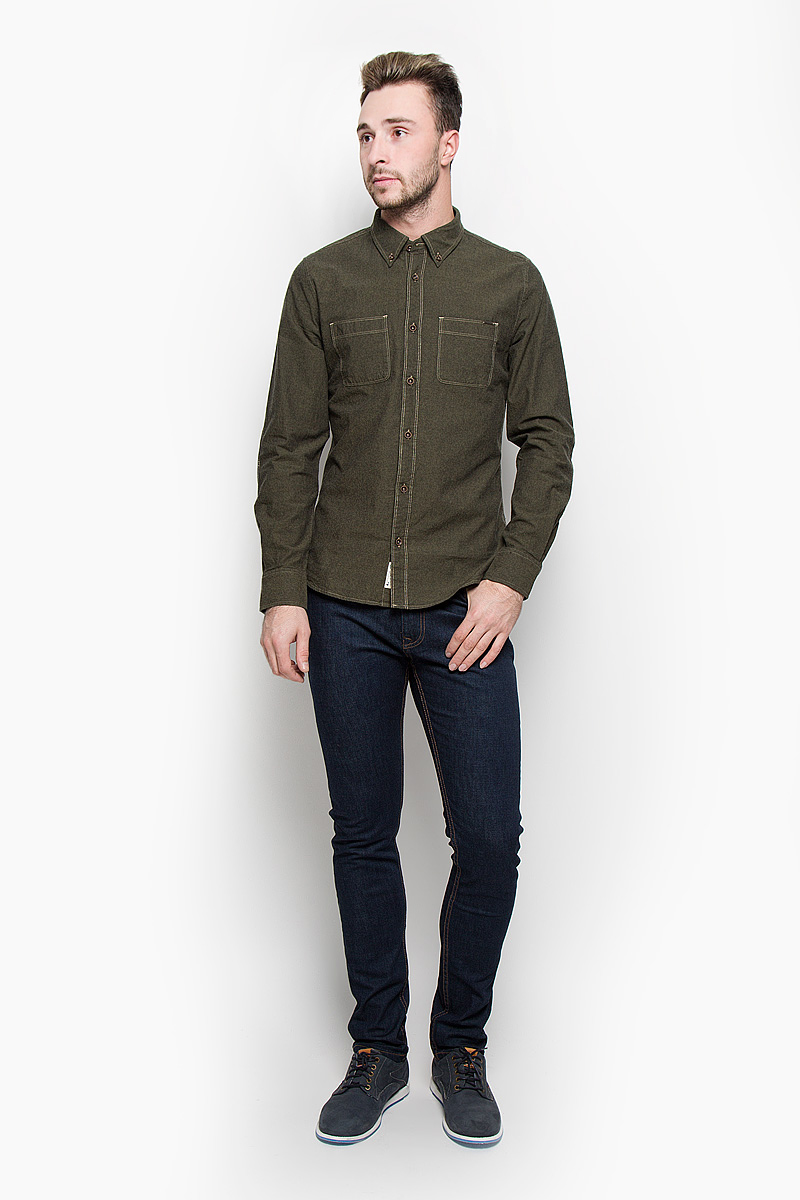 Рубашка мужская Lee Cooper, цвет: темно-зеленый. LCHMW044. Размер M (48)LCHMW044/OLIVE Рубашка мужская Lee Cooper, цвет: темно-зеленый. LCHMW044. Размер M (48)LCHMW044/OLIVEМужская рубашка Lee Cooper, выполненная из натурального хлопка, идеально дополнит ваш образ. Материал мягкий и приятный на ощупь, не сковывает движения и позволяет коже дышать.Рубашка классического кроя с длинными рукавами и отложным воротником застегивается на пуговицы по всей длине. Низ рукавов обработан манжетами на пуговицах. На груди модель дополнена двумя накладными карманами.Такая рубашка будет дарить вам комфорт в течение всего дня и станет стильным дополнением к вашему гардеробу.