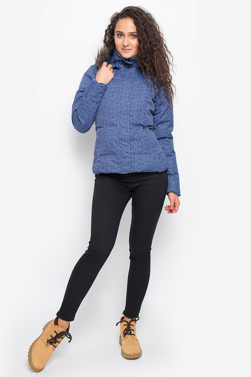 Пуховик женский Columbia Varaluck III Down Jacket, цвет: синий. 1465661-508. Размер L (48)1465661-508 Пуховик женский Columbia Varaluck III Down Jacket, цвет: синий. 1465661-508. Размер L (48)1465661-508Стильный женский пуховик Columbia Varaluck III Down Jacket - универсальная зимняя модель - для активного отдыха, занятий спортом и повседневного использования. Пуховик выполнен из 100% нейлона и дополнен наполнителем из утиного пуха и пера. Ветрозащитная, водоотталкивающая и дышащая внешняя ткань защищает от внешних превратностей погоды.Пуховик со стандартным рукавом и воротником-стойкой имеет отстегивающийся капюшон и дополнен высокой планкой на кнопке, предотвращающей продувание ветром. Застегивается изделие на пластиковую застежку-молнию и имеет защитную планку на липучках. Спереди пуховик оформлен двумя прорезными карманами на застежках-молниях и дополнительно на внутренней стороне имеется прорезной карман на липучке. Капюшон дополнен искусственным мехом. Низ изделия можно регулировать с помощью резинки на кулиске.Идеальный вариант для тех, кто ценит комфорт и качество.