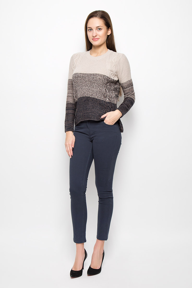 Джемпер женский Sela Casual, цвет: бежевый, коричневый. JR-114/1133-6434. Размер L (48)JR-114/1133-6434 Джемпер женский Sela Casual, цвет: бежевый, коричневый. JR-114/1133-6434. Размер L (48)JR-114/1133-6434Модный женский джемпер Sela Casual, изготовленный из хлопка с добавлением нейлона и шерсти, приятный на ощупь, не сковывает движений и обеспечивает комфорт. Модель с круглым вырезом горловины и длинными рукавами идеально подойдет для создания современного образа в стиле Casual. Модель оформлена оригинальным вязаным узором. Горловина, манжеты рукавов и низ джемпера связаны резинкой. Спинка модели немного удлинена. Нижняя часть модели по боковым швам дополнена небольшими разрезами.