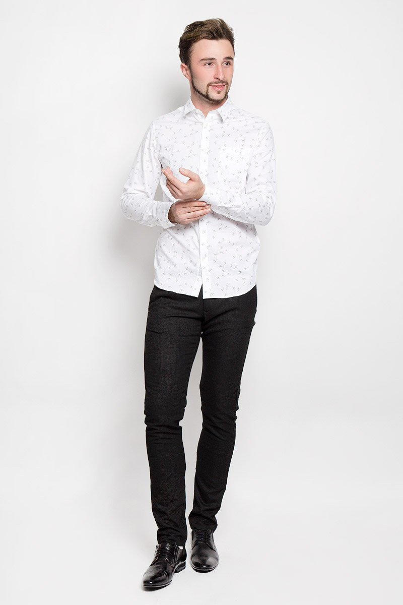 Брюки мужские Selected Homme, цвет: черный. 16052164. Размер 30-32 (44-32)16052164_Black Брюки мужские Selected Homme, цвет: черный. 16052164. Размер 30-32 (44-32)16052164_BlackКлассические мужские брюки Selected Homme прямого кроя и стандартной посадки изготовлены из прочного полиэстера с добавлением вискозы и эластана. Брюки застегиваются на ширинку на застежке-молнии, а также на пуговицы на поясе. На поясе расположены шлевки для ремня. Модель дополнена двумя открытыми втачными карманами спереди и двумя втачными карманами на клапанах с пуговицами сзади.