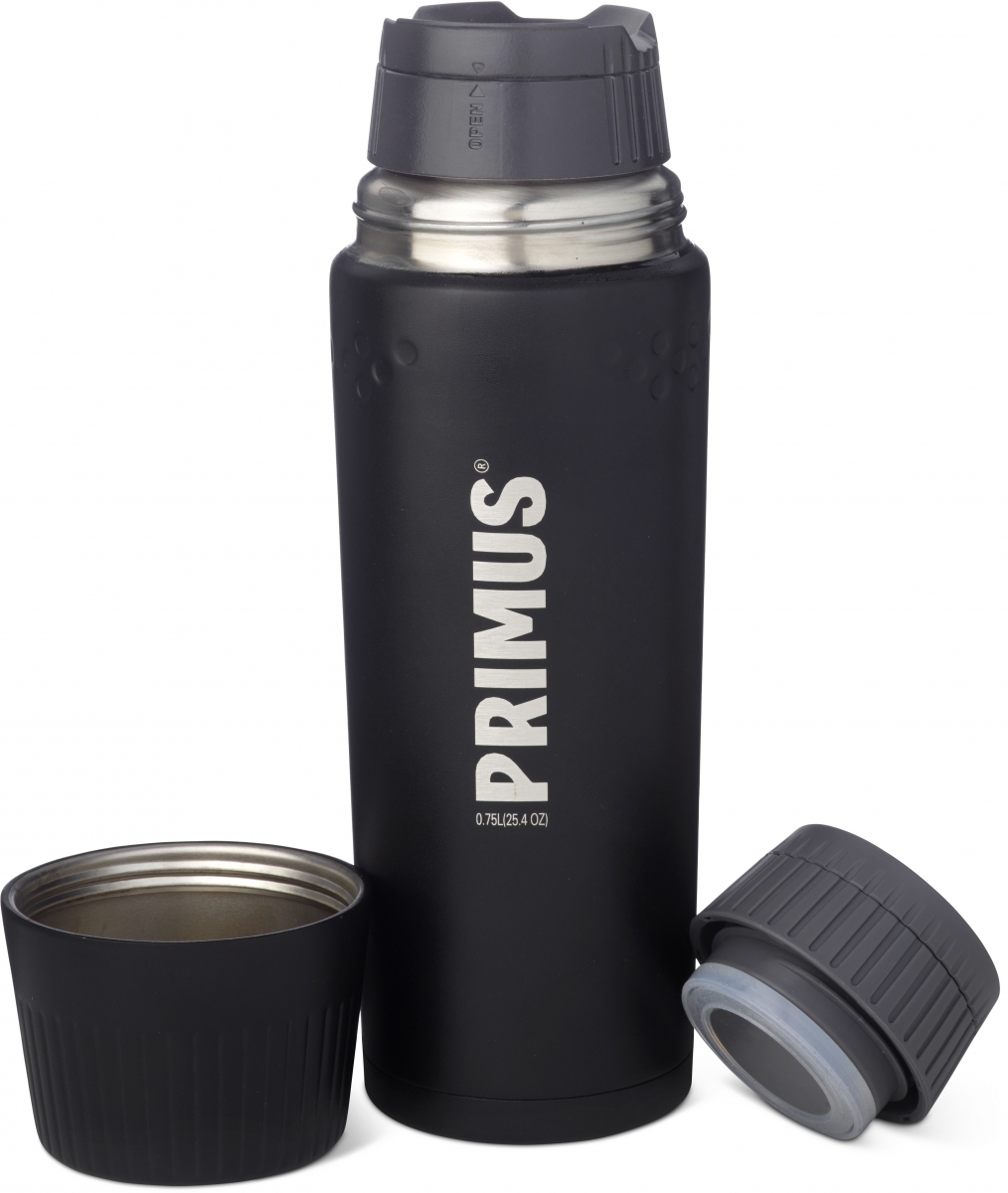 Термос Primus TrailBreak Vacuum Bottle, цвет: серый, 750 мл737862 Термос Primus TrailBreak Vacuum Bottle, цвет: серый, 750 мл737862Термос обладает двойными стенками и имеет вакуумную изоляцию. Изготовлен из высококачественной нержавеющей стали, что наделяет его очень прочным и износостойким корпусом. Термос отлично подходит для всевозможных приключений в экстремальных условиях, идеально подходит для альпинизма или пешего туризма.Крышка-чашка также имеет двойные стенки и выполнена из нержавеющей стали, чтобы сохранить напиток горячим или холодным долгое время. Большая горловина позволяет термос заполнить напитками и очистить. Если вы захотите пить прямо из термоса, в этом вам поможет запатентованная крышка с функцией ClickClose - просто поверните клапан! Стоит также отметить внешний вид термоса - он выполнен в строгом скандинавском стиле.Объем термоса: 750 мл.