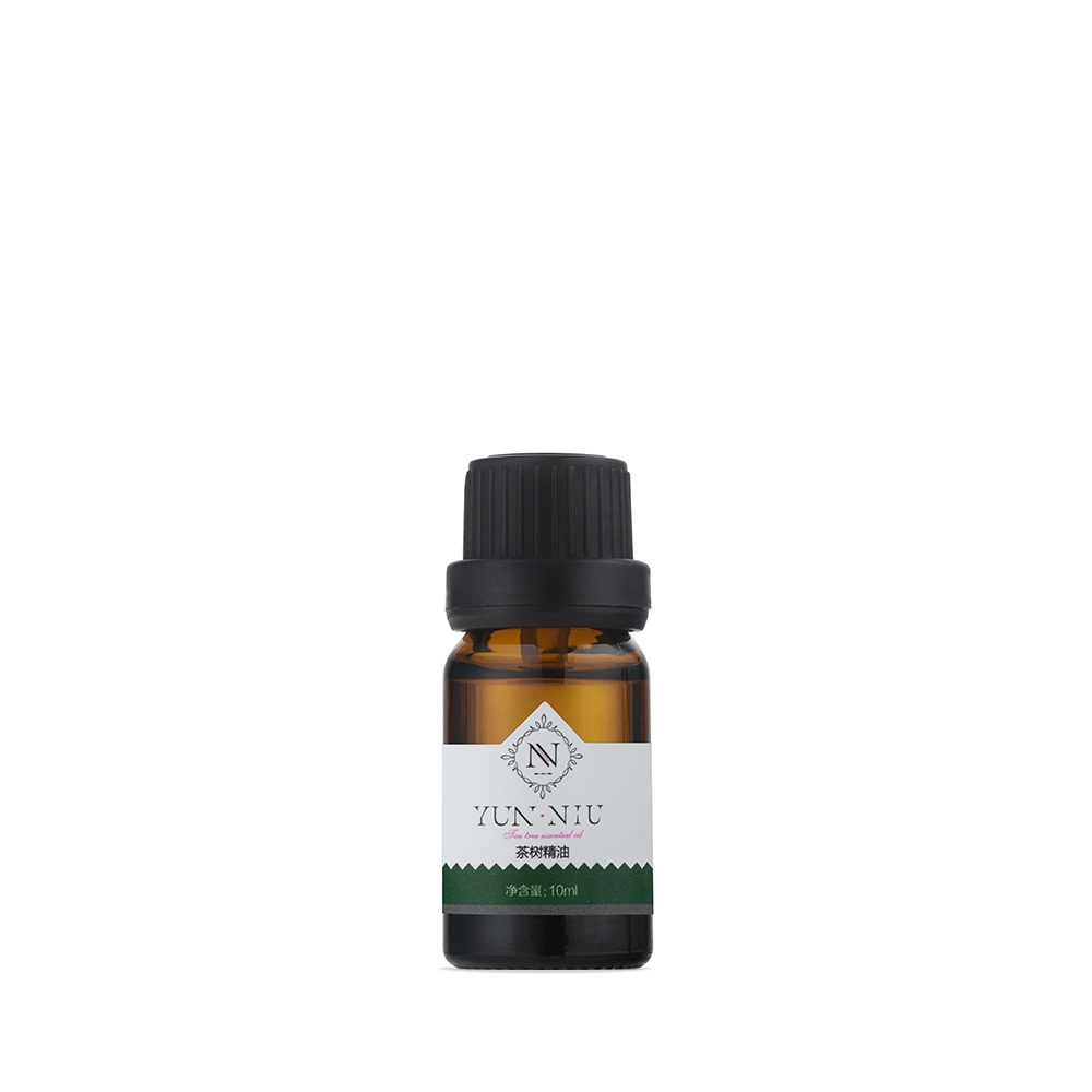 Масло чайного дерева Yun-Niu (Tea Tree Essential), 10 мл.220018 Масло чайного дерева Yun-Niu (Tea Tree Essential), 10 мл.220018Восстанавливающее и защищающее средство( масло). 10 млНазначение Уникальный природный антисептик, обладающий мощным бактерицидным, противогрибковым и противовирусным действием. Масло чайного дерева эффективно очищает кожу лица, регулирует баланс жирности кожи, обладает оздоровительным и тонизирующим эффектом. Наносится непосредственно на кожу лица. Глубина воздействия и бактерицидные свойства подтверждены испытаниями Юньнаньского исследовательского института гомеопатических средств Академии Наук КНР. Это масло содержит более 40 полезнейших органических компонентов, чайное дерево имеет бактерицидное и противовирусное действие и поможет справиться с дрожжевыми и грибковыми инфекциями. По сути, ему присущи свойства антибиотика с сильным иммуностимулирующим действием. Будучи сильным противовоспалительным средством, масло чайного дерева обеззараживает и заживляет раны и воспаления, воздействует на бородавки, понижает температуру тела при ОРВИ или гриппе, обладает болеутоляющими свойствами, повышает энергетические способности, избавляет от отеков. При умелом использовании, масло поможет нормализовать состояние ? Подсушивает и снимает воспаление и красноту? Успокаивает и восстанавливает здоровый рельеф кожи? Снимает боль, дезинфицирует место поражения? Справляется с грибковыми поражениями? Эффективно борется с кожными заболеваниями? Нормализует состояние нервной системыРезультат- Устраняет гнойничковую, угревую сыпь- Ликвидирует бактериальные, вирусные, паразитарные дерматиты, экземы- Устраняет раздражение, отечность, зуд, покраснение- Уменьшает жирный блеск кожи- Очищает полость рта, удаляет налет, предотвращает развитие кариеса, пародонтоза -Устраняет неприятные запахи изо рта- Лечит заболевания дыхательных путей- Способствует укреплению волос и уничтожению перхоти- Стимулирует нервную и психическую энергию нервной системы и улучшает умственную деятельность. Может применяться как для нанесения непосредственно на кожу, так и путем ингаляций, ванн.