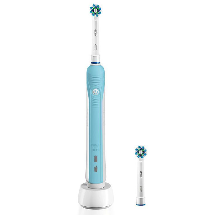 Oral-B Pro 570 D16.524U CrossAction Электрическая зубная щеткаCRS-81564106 Oral-B Pro 570 D16.524U CrossAction Электрическая зубная щеткаCRS-81564106Электрическая зубная щетка Oral-B Pro 570 D16.524U CrossAction совершает динамичные движения, которые помогут достигнуть лучшего результата в чистке зубов. Она удаляет до 2 раз больше налета по сравнению с обычной зубной щеткой. Клинически доказано, что технология трехмерного очищения позволяет щетинкам глубже проникать в пространство между зубами, а возвратно-вращательные движения, совмещенные с пульсацией, удаляют до 2 раз больше налета по сравнению с обычной зубной щеткой.Индикаторные щетинки обесцвечиваются наполовину, сигнализируя о необходимости замены насадки (чтобы постоянно получать превосходный результат, менять насадку рекомендуется в среднем раз в 3 месяца).Таймер на 2 минуты и 30 секундВремя зарядки: 16 часов