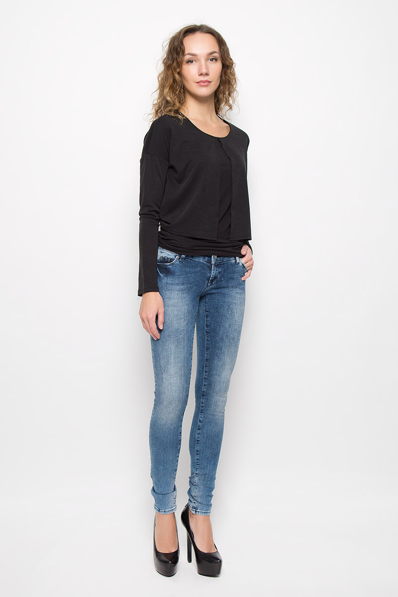 Джинсы женские Mexx, цвет: голубой. MX3026873. Размер 28-32 (44-32)MX3026873 Джинсы женские Mexx, цвет: голубой. MX3026873. Размер 28-32 (44-32)MX3026873Женские джинсы Mexx выполнены из высококачественного эластичного хлопка. Джинсы-скинни заниженной посадки застегиваются на пуговицу в поясе и ширинку на застежке-молнии, дополнены шлевками для ремня. Джинсы имеют классический пятикарманный крой: спереди модель дополнена двумя втачными карманами и одним маленьким накладным кармашком, а сзади - двумя накладными карманами. Джинсы украшены потертостями и перманентными складками.
