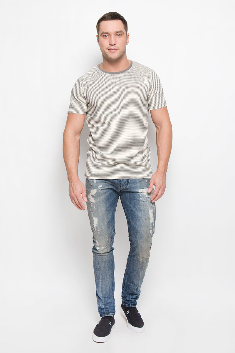 Футболка мужская Tom Tailor Denim, цвет: серый, светло-бежевый. 1036196.00.12_2801. Размер L (50)1036196.00.12_2801 Футболка мужская Tom Tailor Denim, цвет: серый, светло-бежевый. 1036196.00.12_2801. Размер L (50)1036196.00.12_2801Мужская футболка Tom Tailor Denim, изготовленная из натурального хлопка, очень мягкая, тактильно приятная, не сковывает движения и позволяет коже дышать.Футболка с круглым вырезом горловины и короткими рукавами оформлена принтом в полоску.