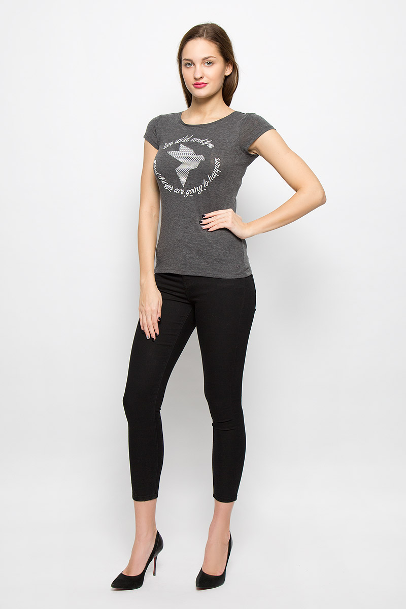 Футболка женская Tom Tailor Denim, цвет: серый. 1035795.00.71_2620. Размер XS (42)1035795.00.71_2620 Футболка женская Tom Tailor Denim, цвет: серый. 1035795.00.71_2620. Размер XS (42)1035795.00.71_2620Женская футболка Tom Tailor Denim с короткими рукавами и круглым вырезом горловины выполнена из хлопка с добавлением полиэстера. Футболка украшена крупным принтом с изображением птицы и надписью Live Wild and Free. Good Things Are Going To Happen.