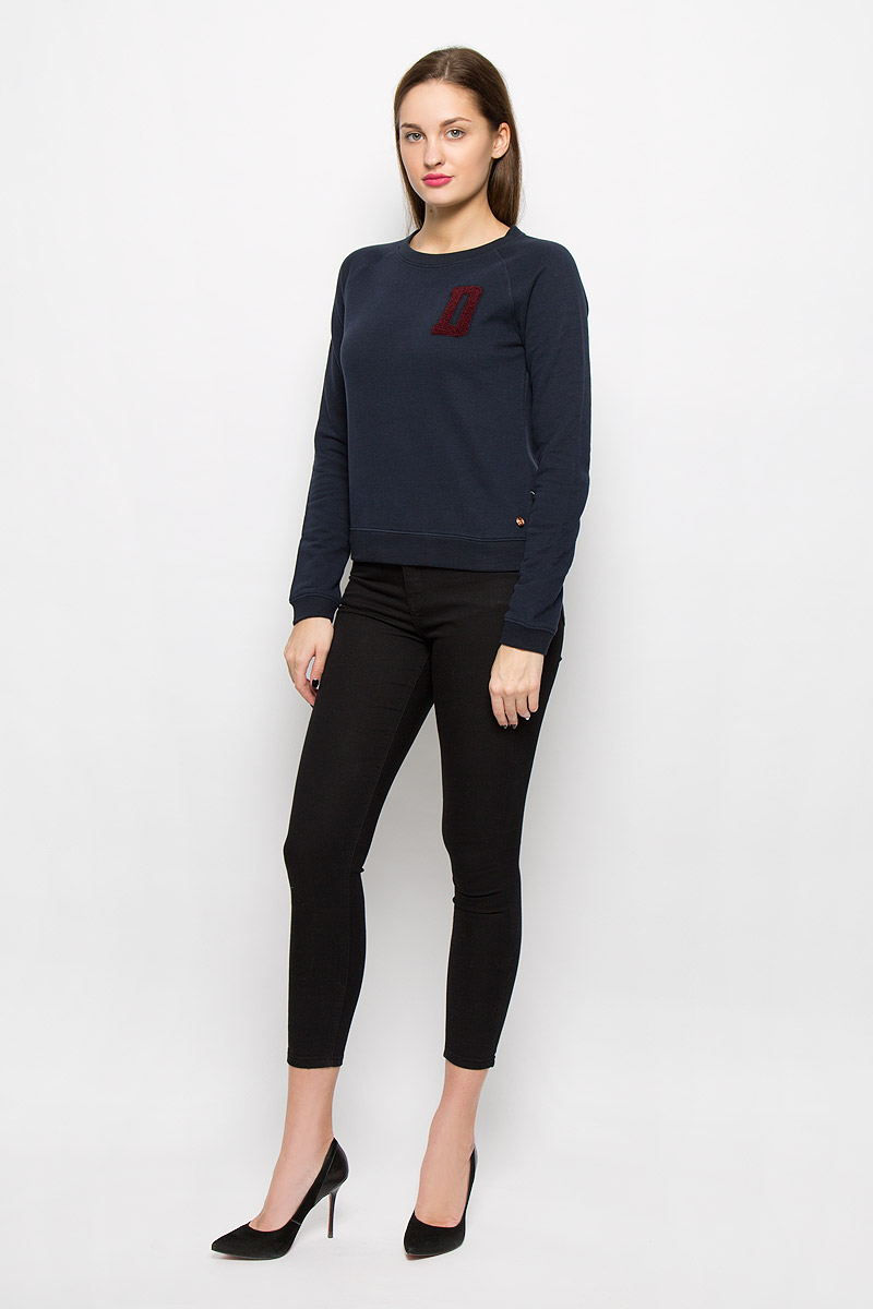 Свитшот женский Tom Tailor Denim, цвет: темно-синий. 2530533.00.71_6901. Размер S (44)2530533.00.71_6901 Свитшот женский Tom Tailor Denim, цвет: темно-синий. 2530533.00.71_6901. Размер S (44)2530533.00.71_6901Женский свитшот Tom Tailor Denim с длинными рукавами-реглани круглым вырезом горловины выполнен из натурального хлопка. Лицевая сторона изделия гладкая, внутренняя дополнена мелкими петельками. Изделие оформлено вышивкой петельками в виде буквы D. Рукава, низ и горловина свитшота дополнены широкими манжетами.