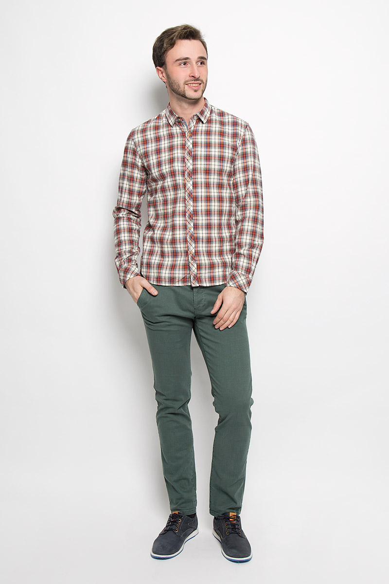 Рубашка мужская Tom Tailor Denim, цвет: молочный, черный, красный. 2032524.62.12_8452. Размер M (48)2032524.62.12_8452 Рубашка мужская Tom Tailor Denim, цвет: молочный, черный, красный. 2032524.62.12_8452. Размер M (48)2032524.62.12_8452Мужская рубашка Tom Tailor Denim выполнена из натурального хлопка. Модель приталенного кроя с длинными рукавами и отложным воротником застегивается на пуговицы по всей длине. Рубашка оформлена оригинальным принтом. Манжеты рукавов оснащены застежками-пуговицами.