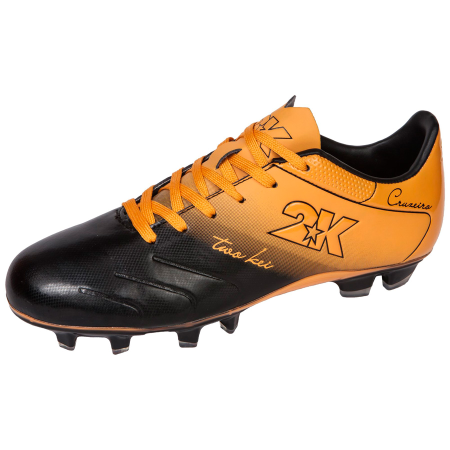 Бутсы футбольные 2K Sport Cruzeiro, цвет: черный, оранжевый. Размер 38125323-black-orange Бутсы футбольные 2K Sport Cruzeiro, цвет: черный, оранжевый. Размер 38125323-black-orangeЯркие футбольные бутсы 2K Sport Cruzeiro, выполненные из микрофибры в современном стиле, подойдут для натуральных и искусственных покрытий. Облегченная, износостойкая подошва, конфигурация которой приближена к форме стопы, способствует комфорту и хорошей чувствительности при игре. Бесшовная конструкция верха. Бутсы оснащены пластиковой усилительной вставкой (супинатором). Эргономичная стелька. 2 пары шнурков разного цвета в комплекте.