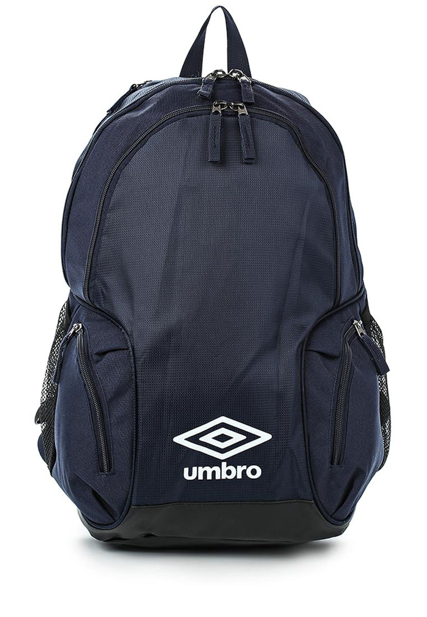 Рюкзак спортивный Umbro Team Premium Backpack, цвет: темно-синий, белый. Размер L. 750115750115 Рюкзак спортивный Umbro Team Premium Backpack, цвет: темно-синий, белый. Размер L. 750115750115Рюкзак спортивный Umbro Team Premium Backpack выполнен из плотного нейлона с контрастным логотипом бренда спереди. Два отделения на молнии, внутри три накладных кармана и один карман на молнии, снаружи три кармана на молнии и два боковых кармана без застежки, дно выполнено из искусственной кожи. Состоит из двух отделений. Дополнительное усиление на спине и лямках, мягкий подкладочный слой для удобства при переноске.